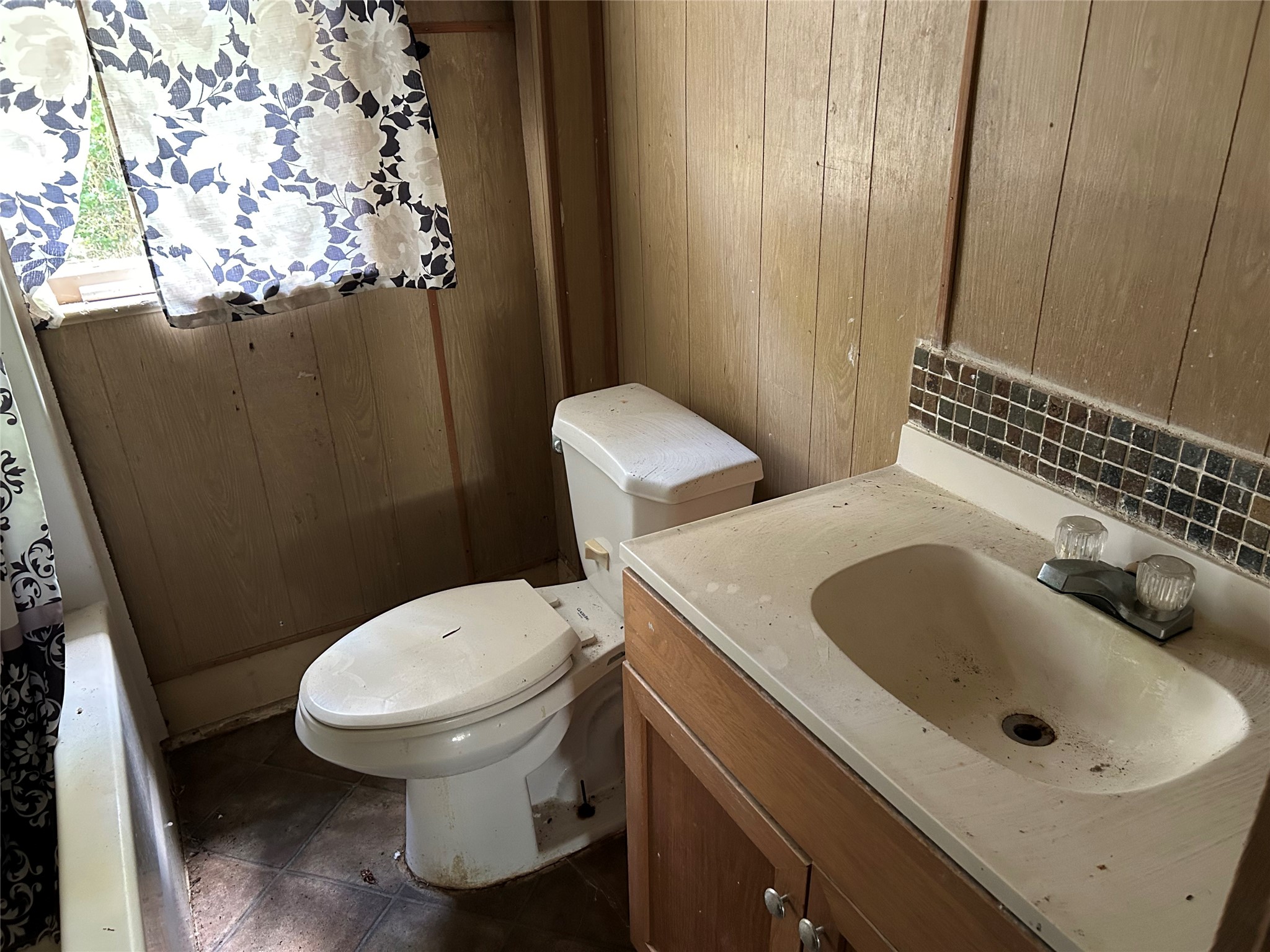 1207 E Washington Avenue Property Photo 23