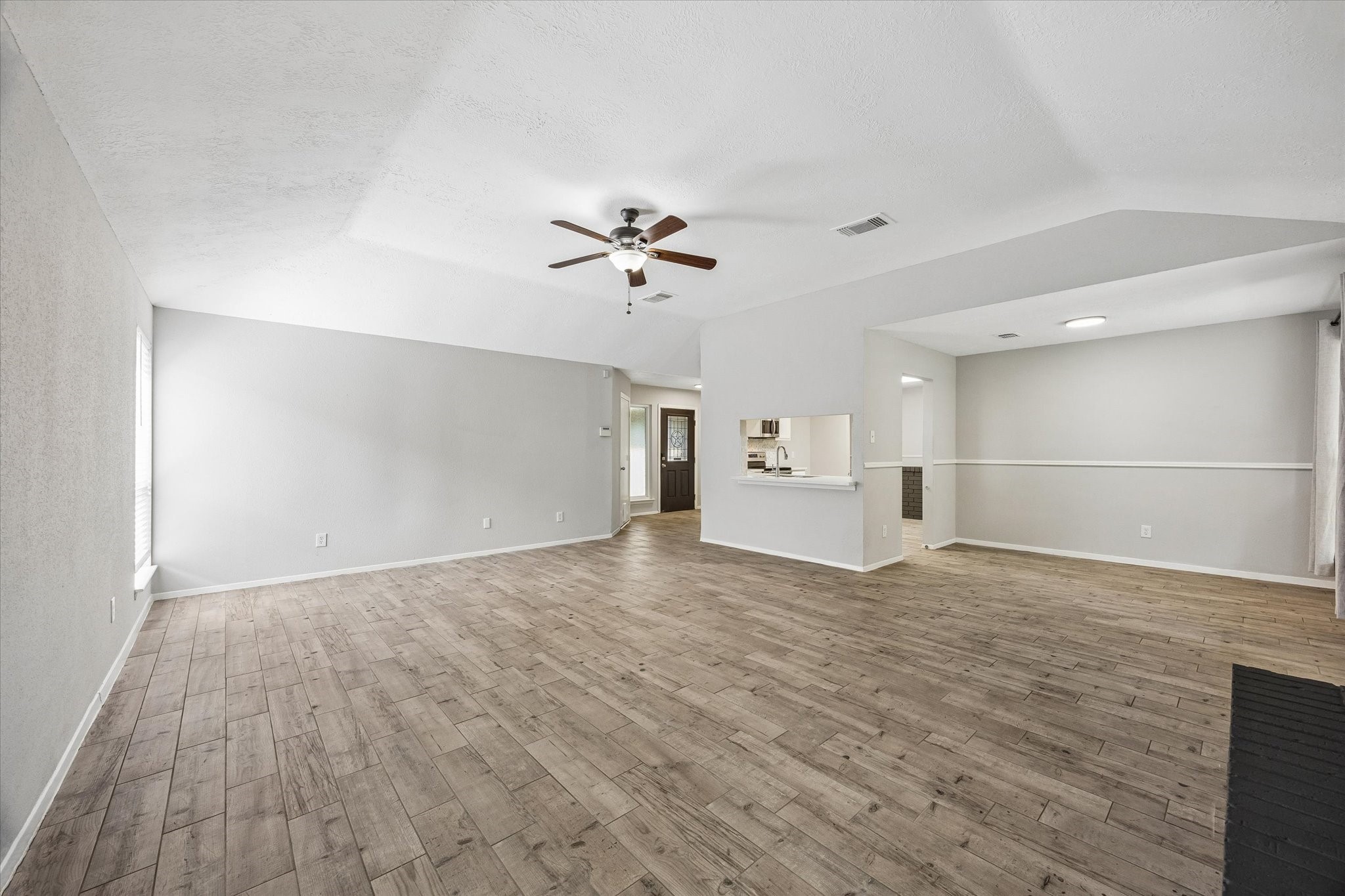 16723 Colony Bend Drive Property Photo 4