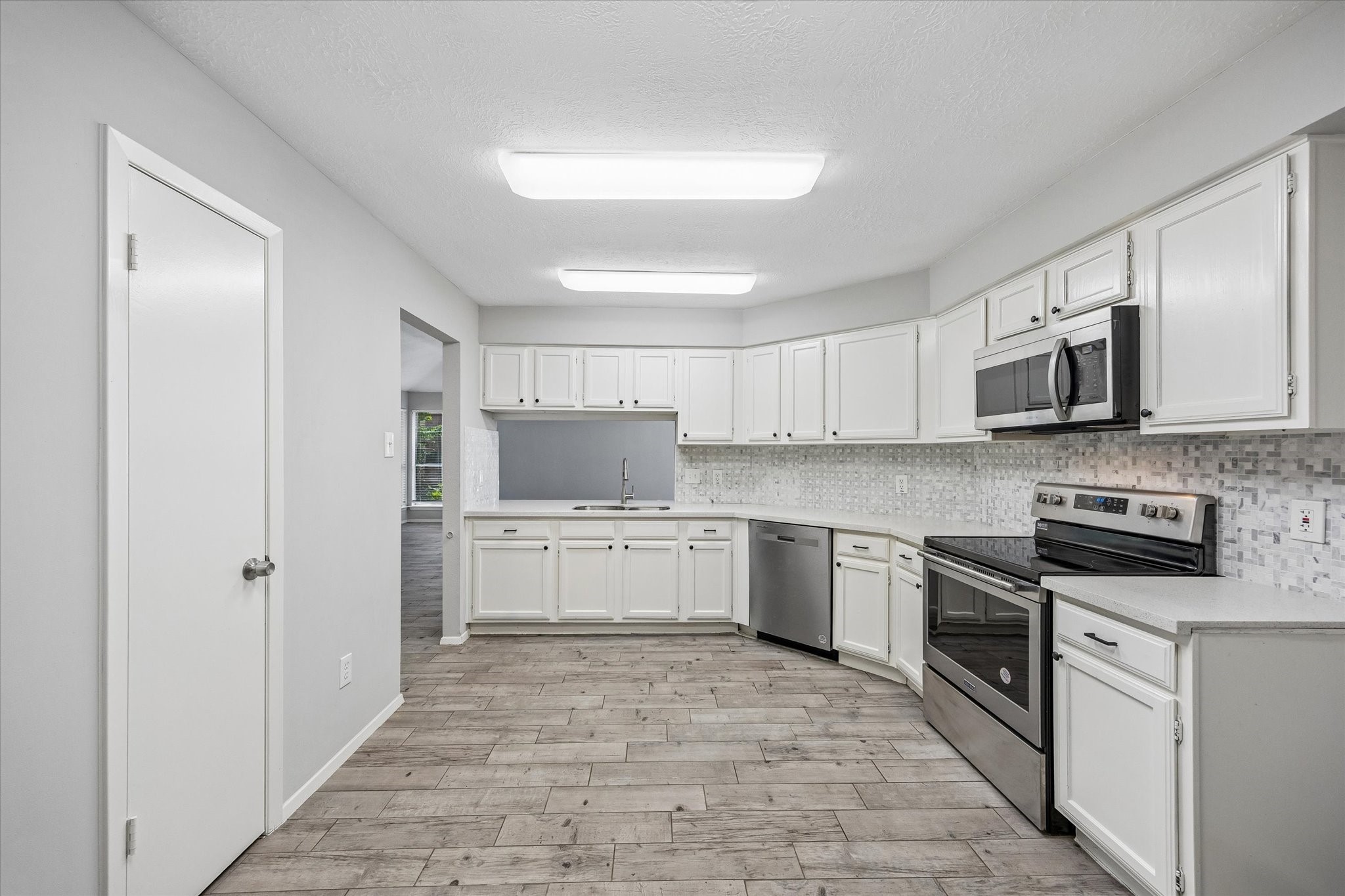 16723 Colony Bend Drive Property Photo 6