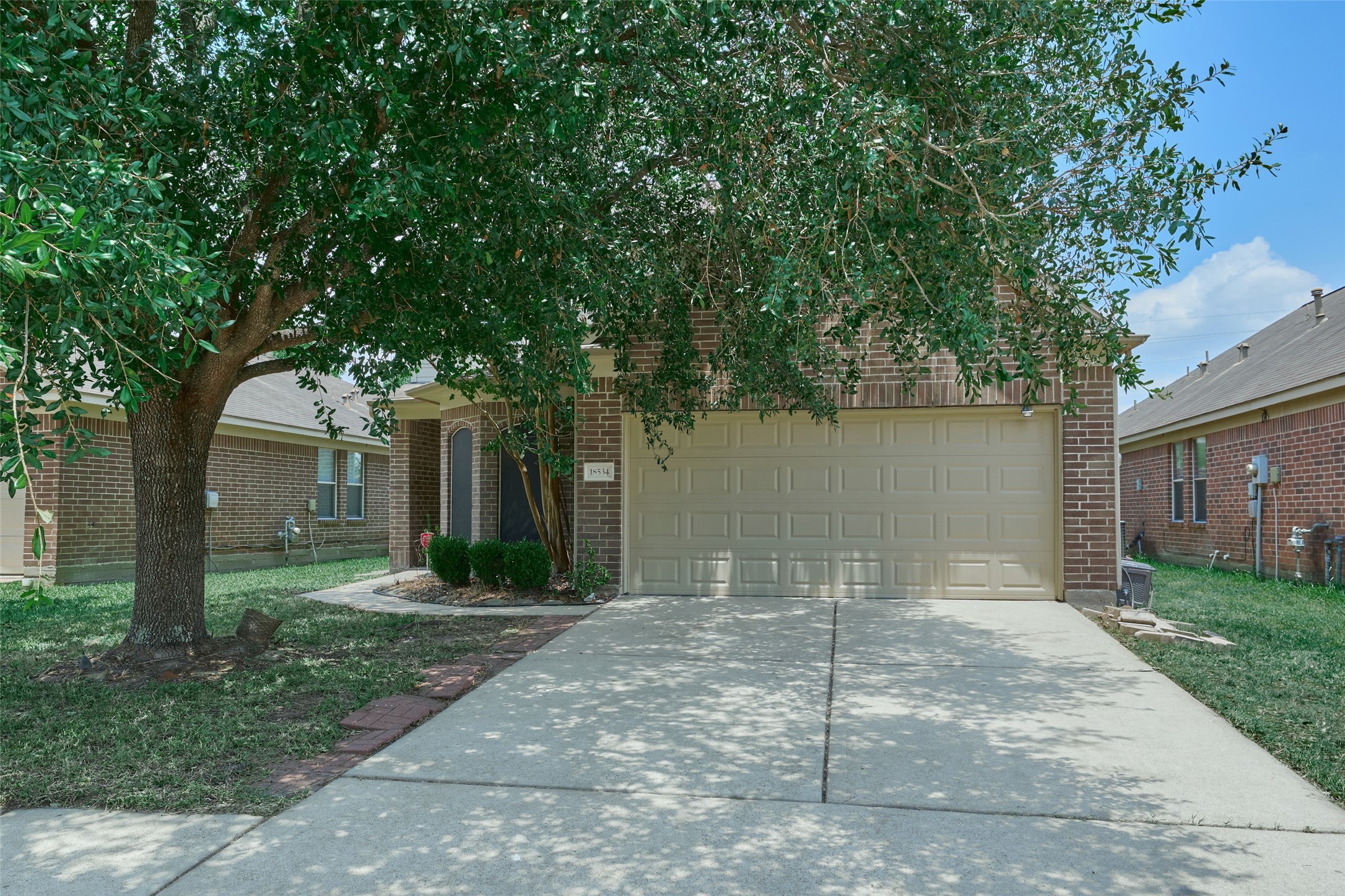 18534 Alemarble Oak Street Property Photo 3