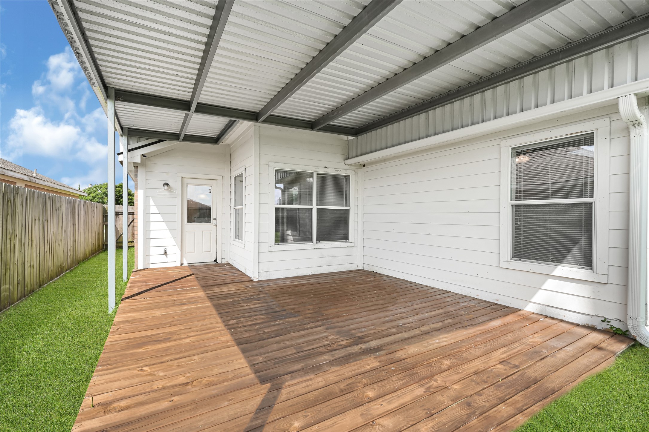15130 Diamond Way Property Photo 6