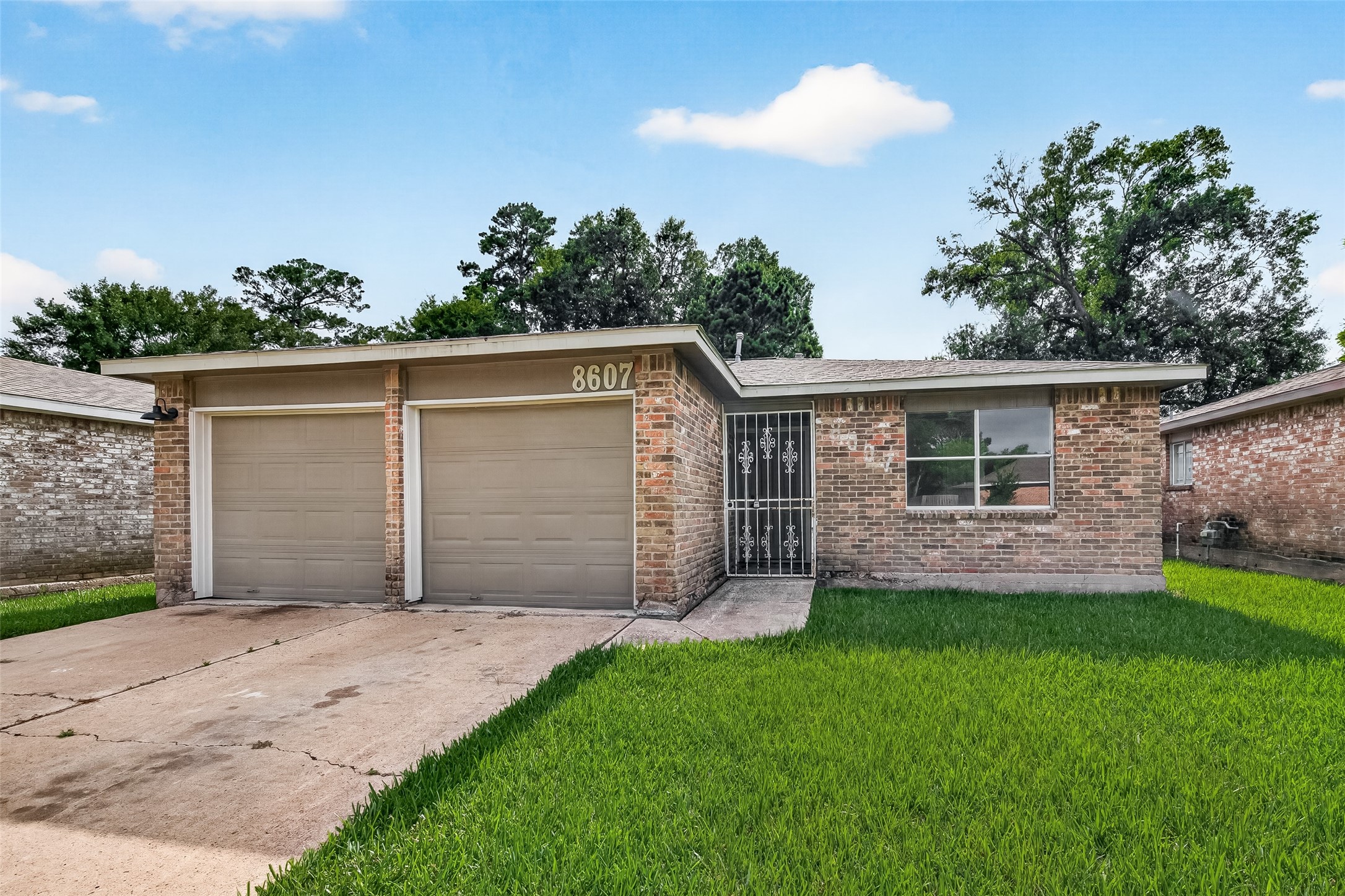 8607 Valley Forest Drive Property Photo 1