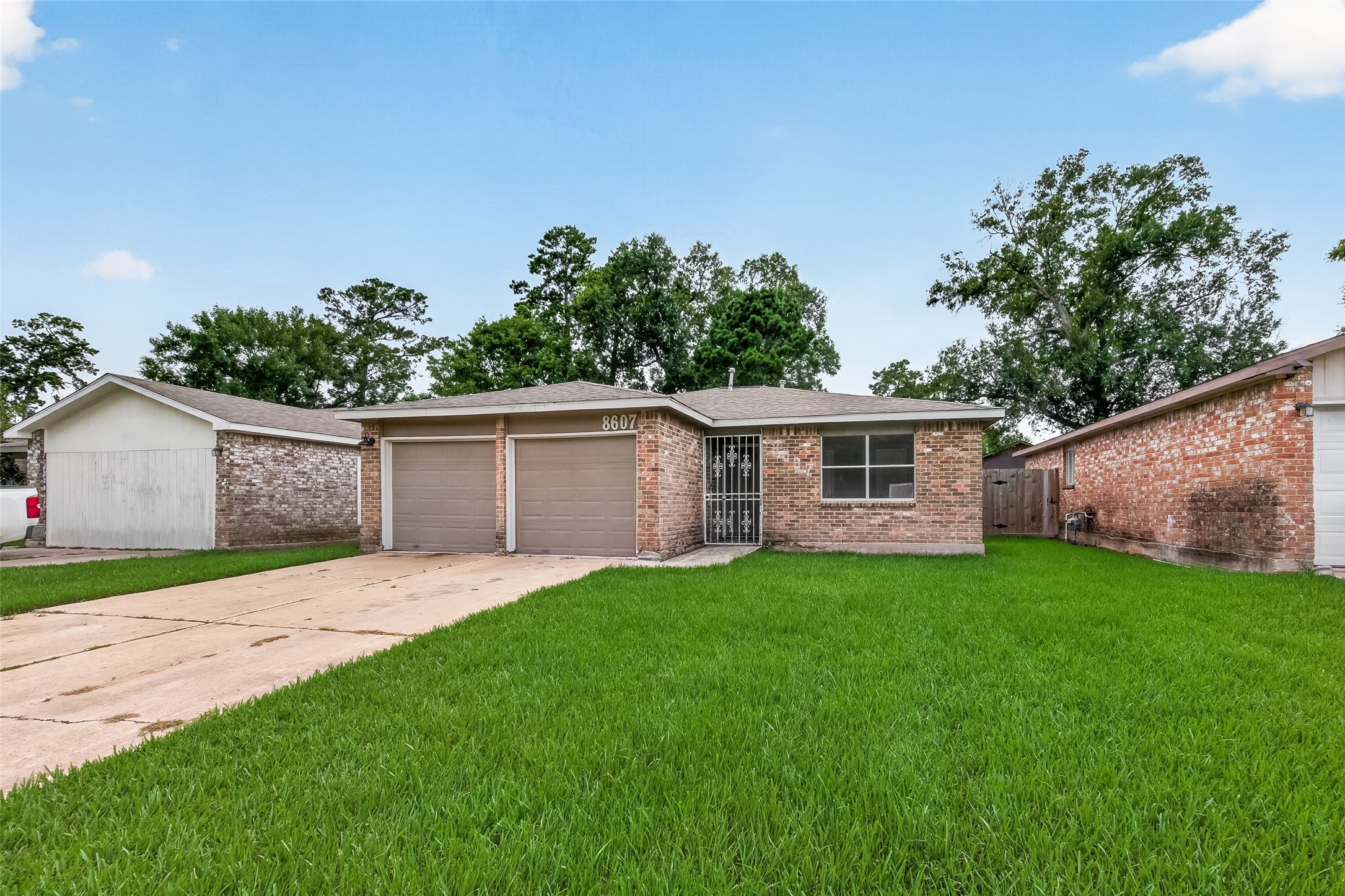 8607 Valley Forest Drive Property Photo 2