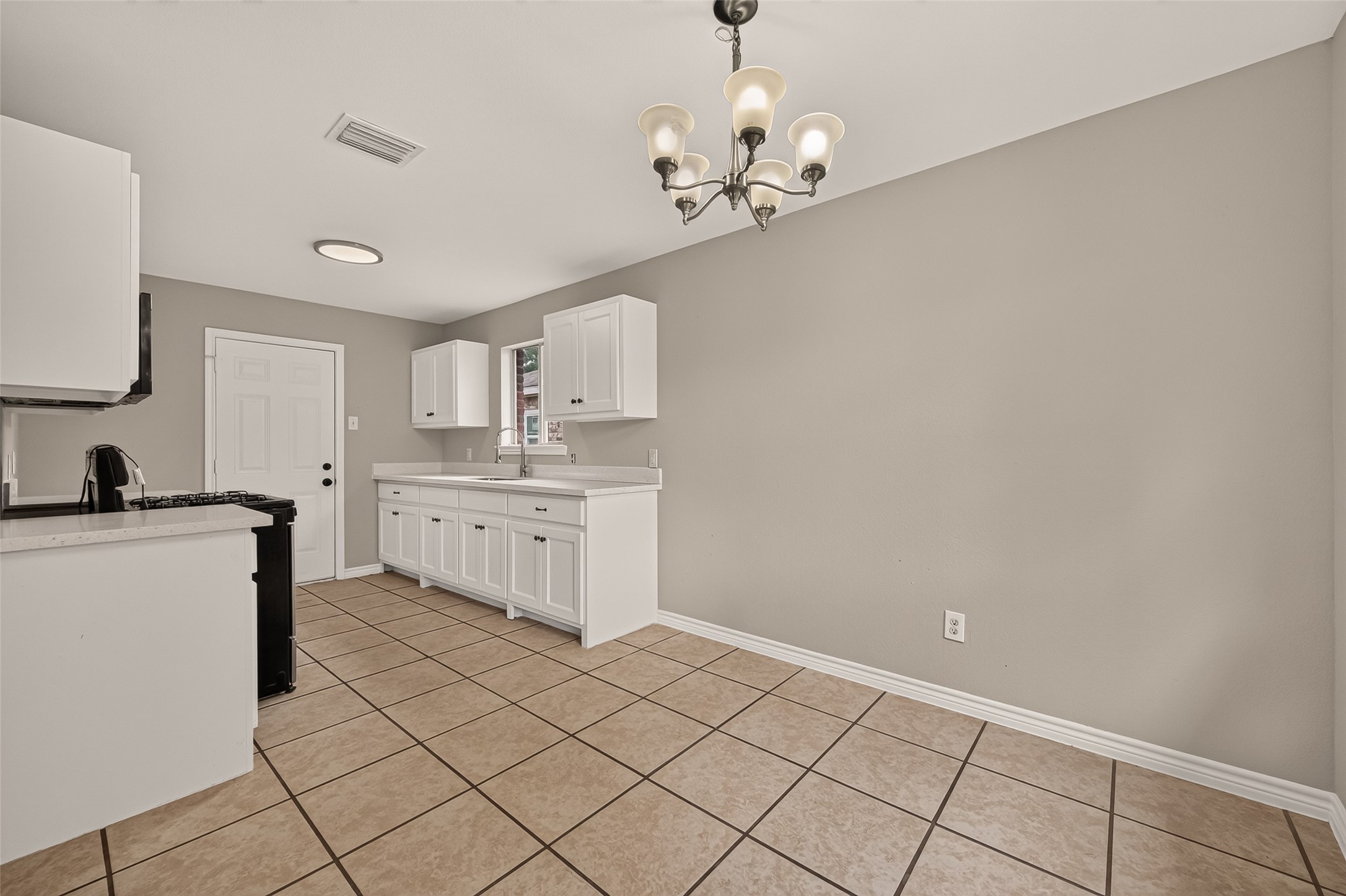8607 Valley Forest Drive Property Photo 6