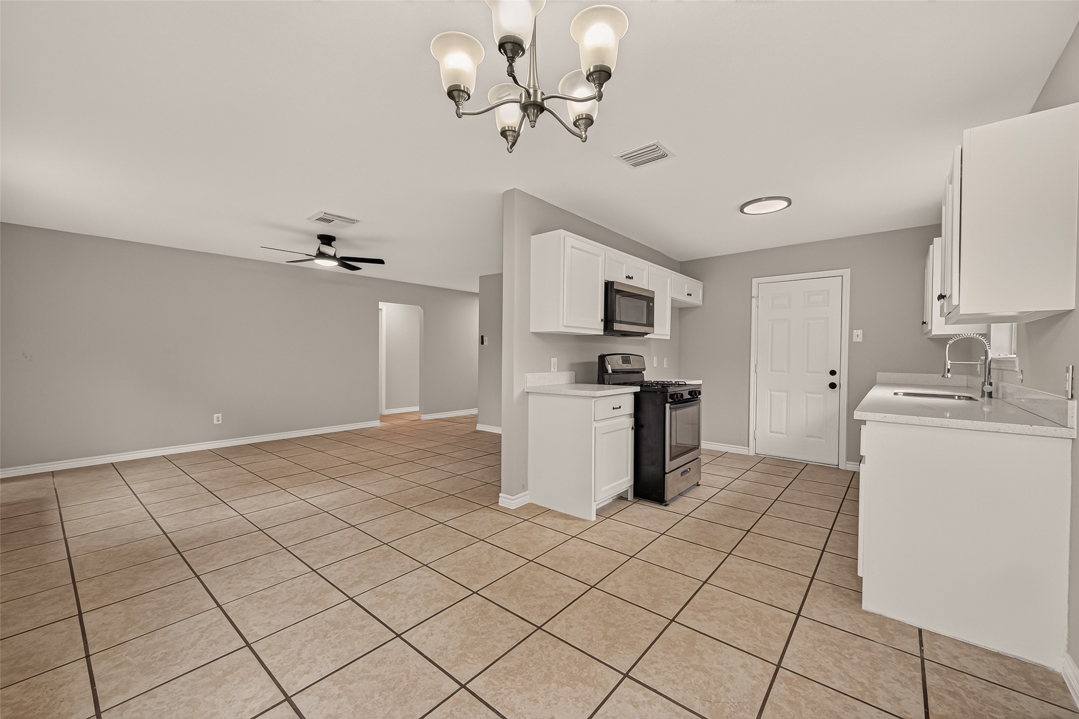 8607 Valley Forest Drive Property Photo 7
