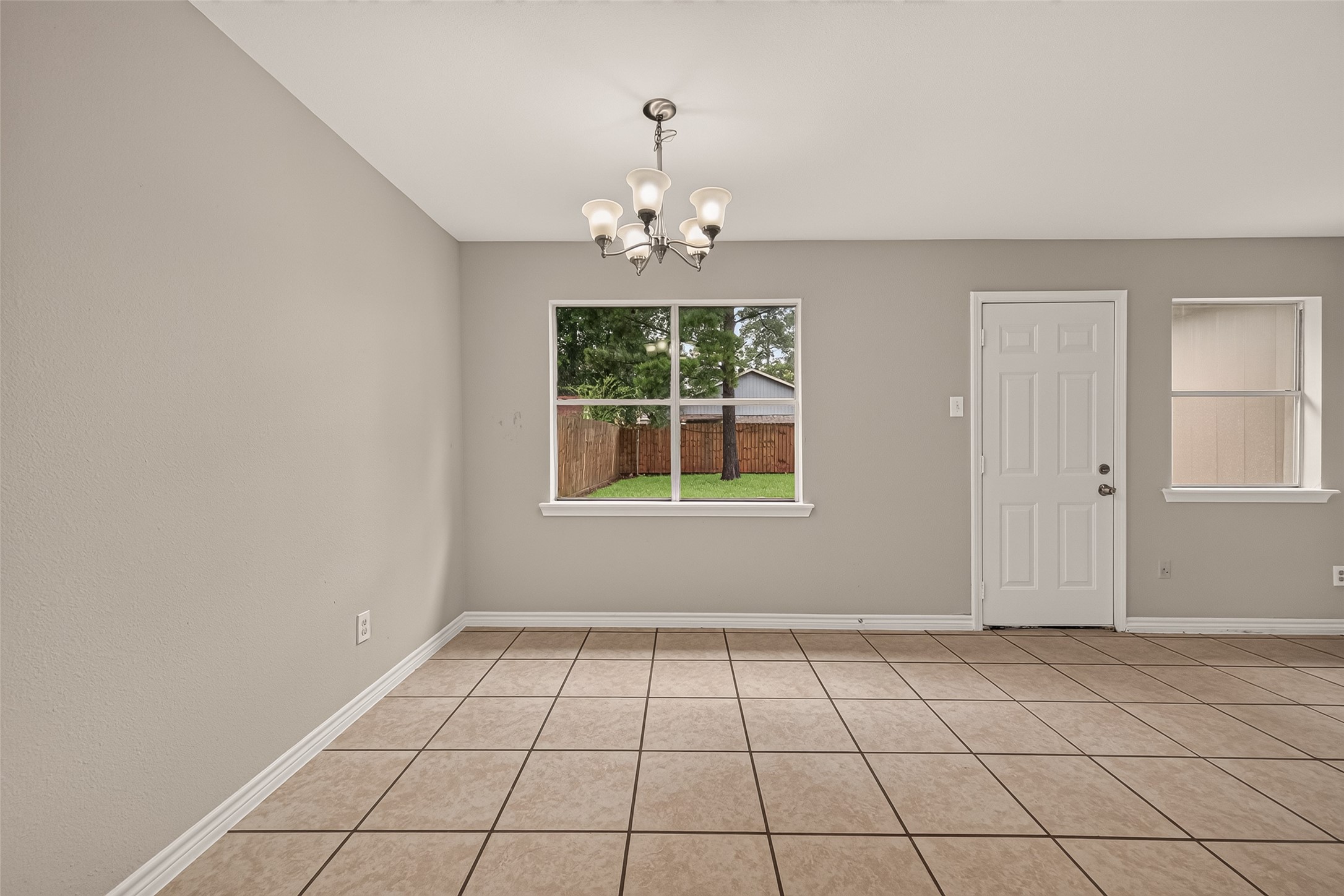 8607 Valley Forest Drive Property Photo 8