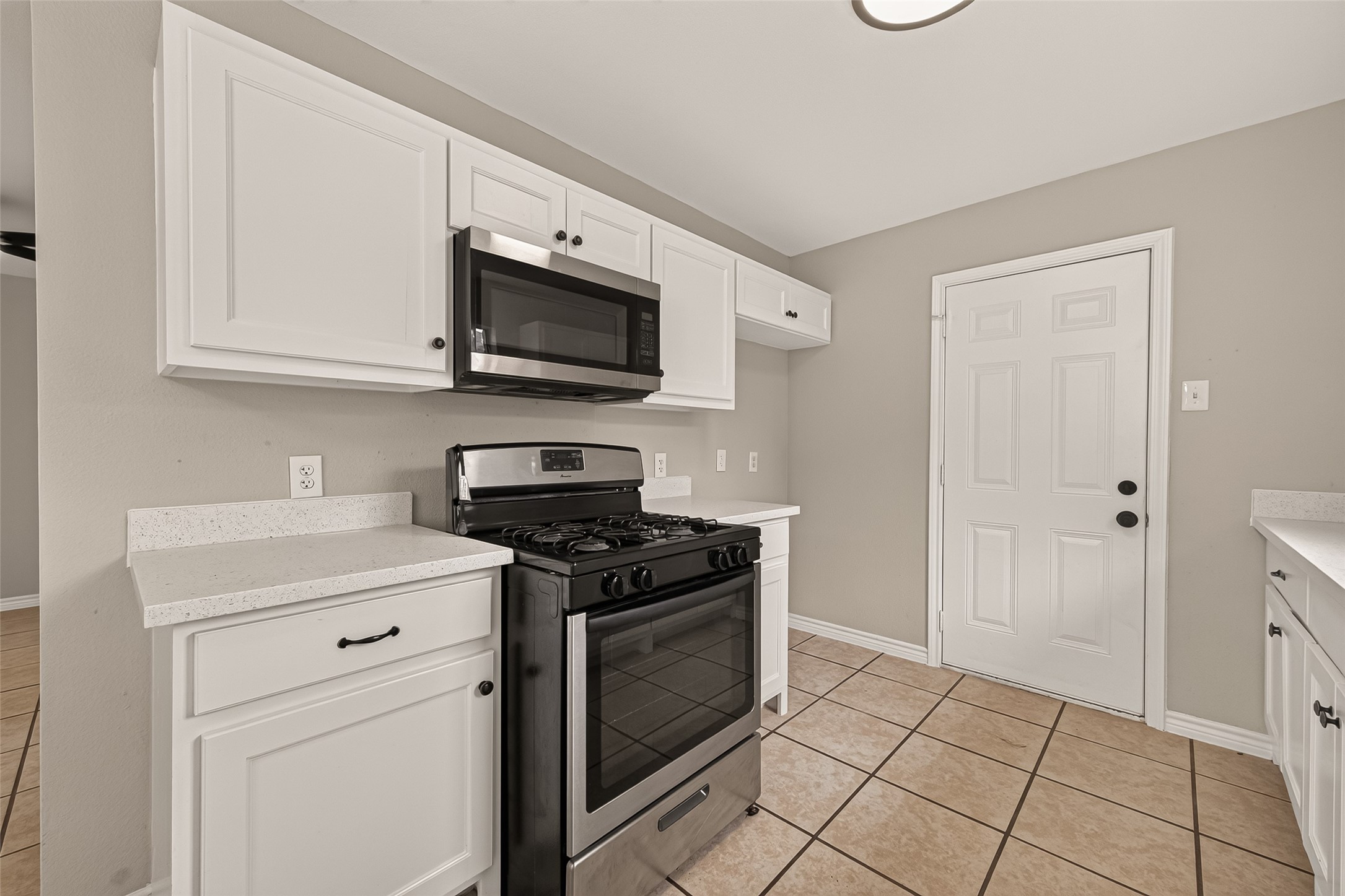 8607 Valley Forest Drive Property Photo 9