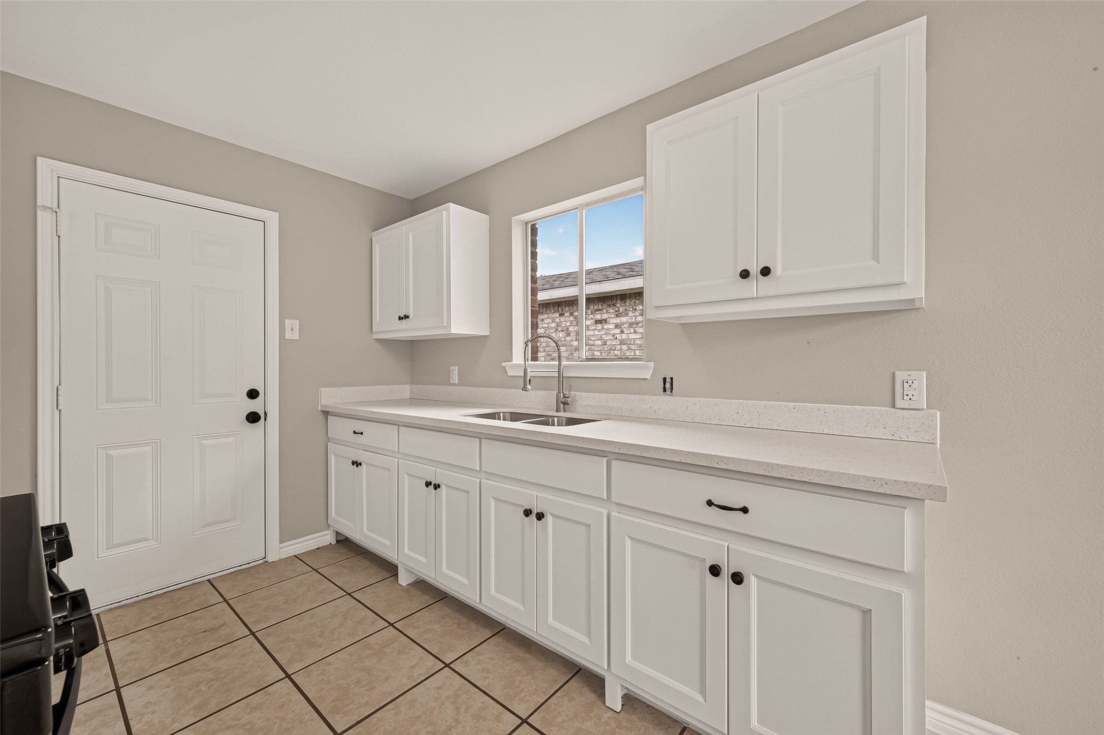 8607 Valley Forest Drive Property Photo 10