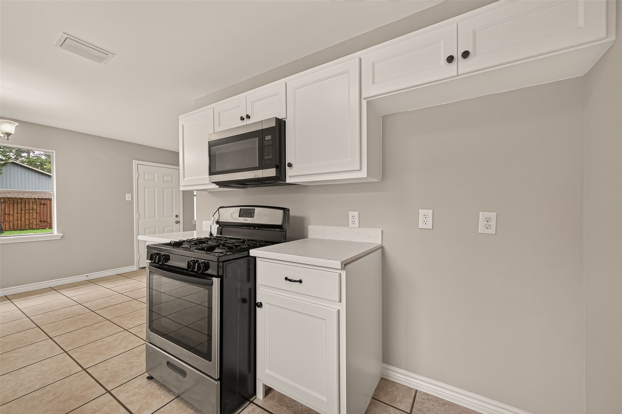 8607 Valley Forest Drive Property Photo 12