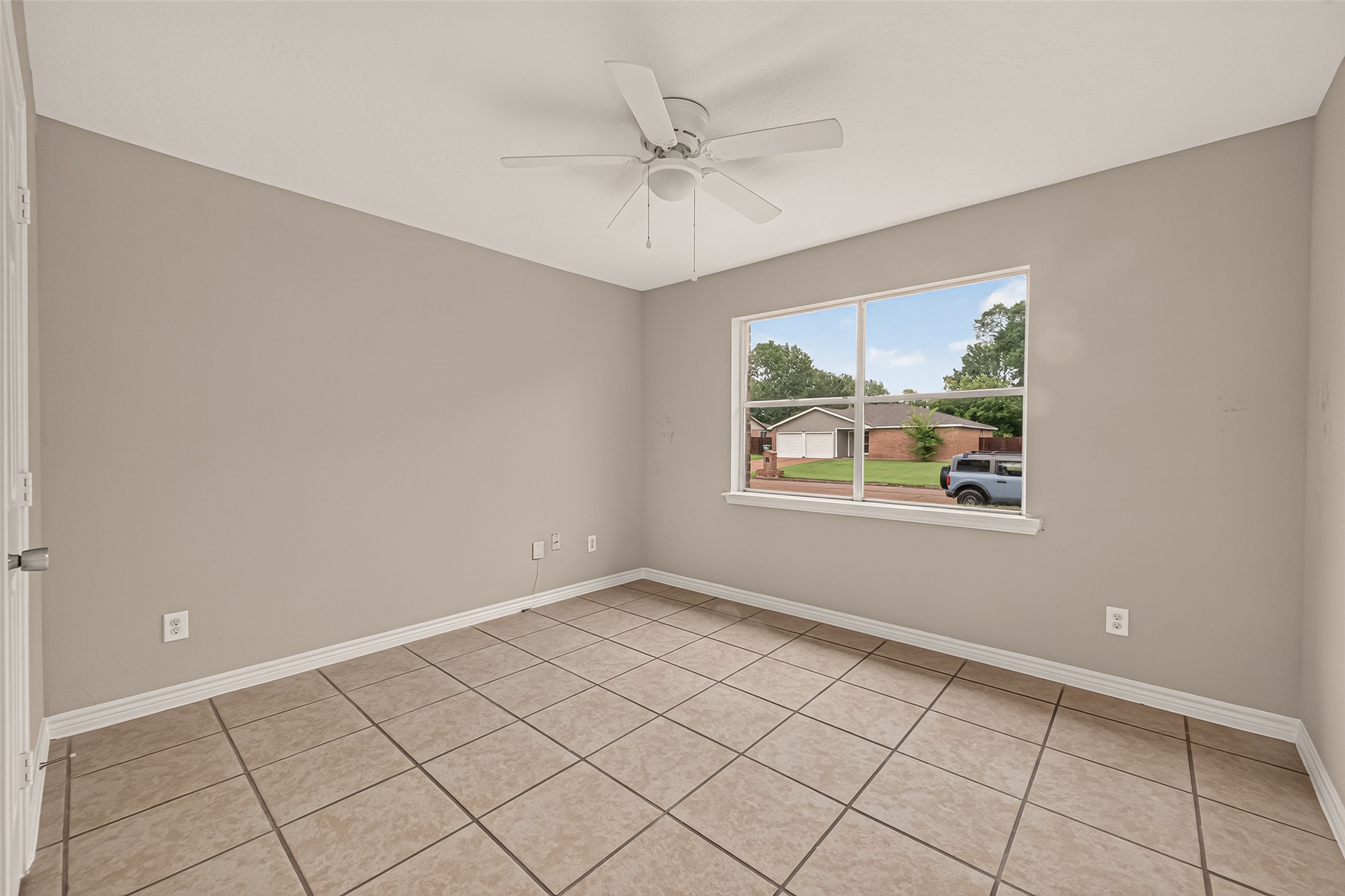 8607 Valley Forest Drive Property Photo 13
