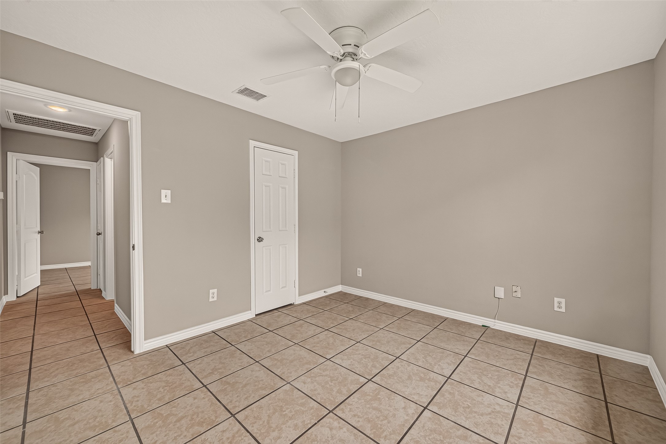 8607 Valley Forest Drive Property Photo 14