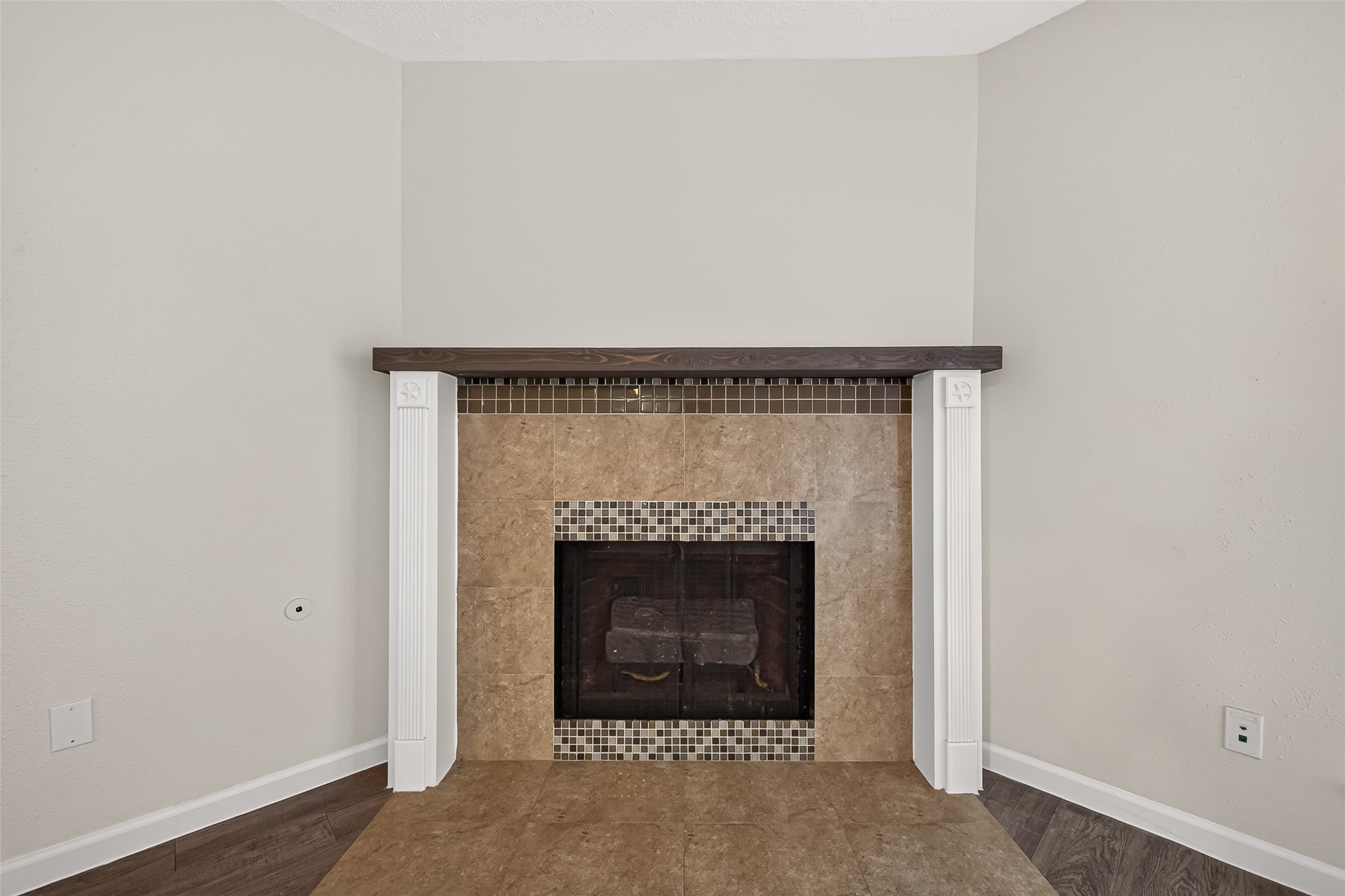 7407 Cortes Drive Property Photo 7