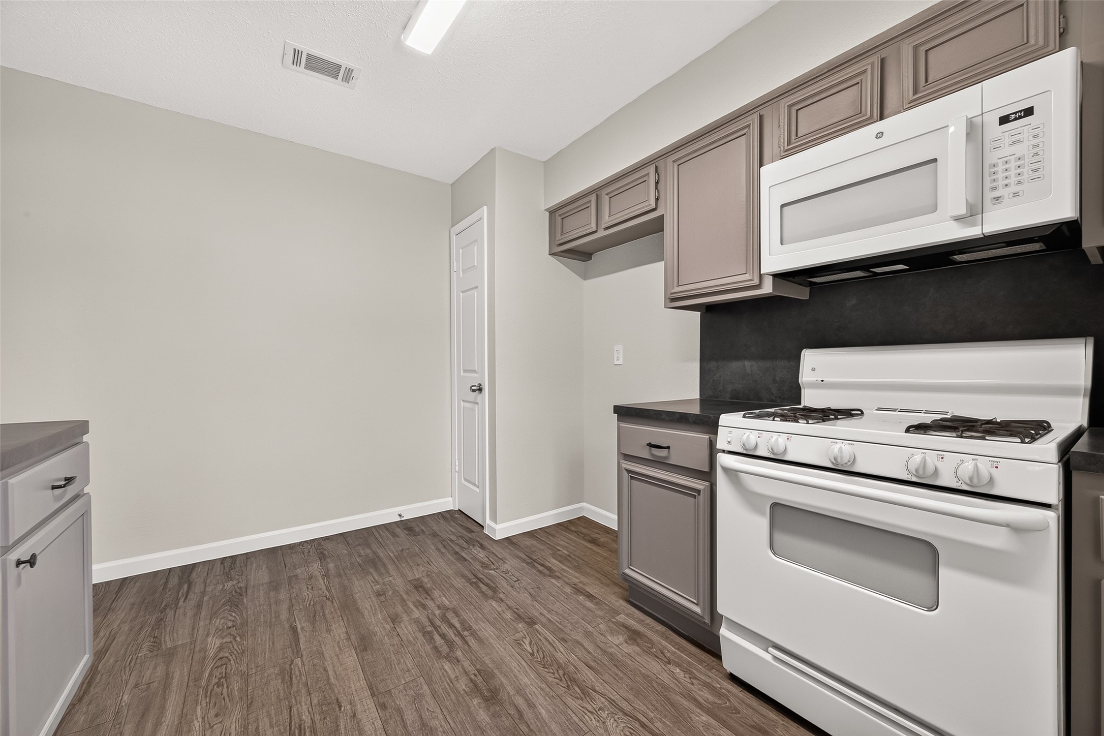 7407 Cortes Drive Property Photo 12