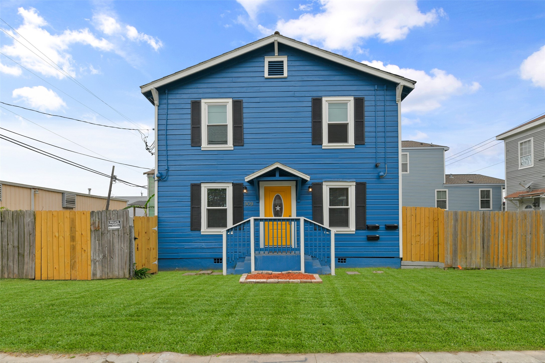 909 28th Street C Property Photo 1