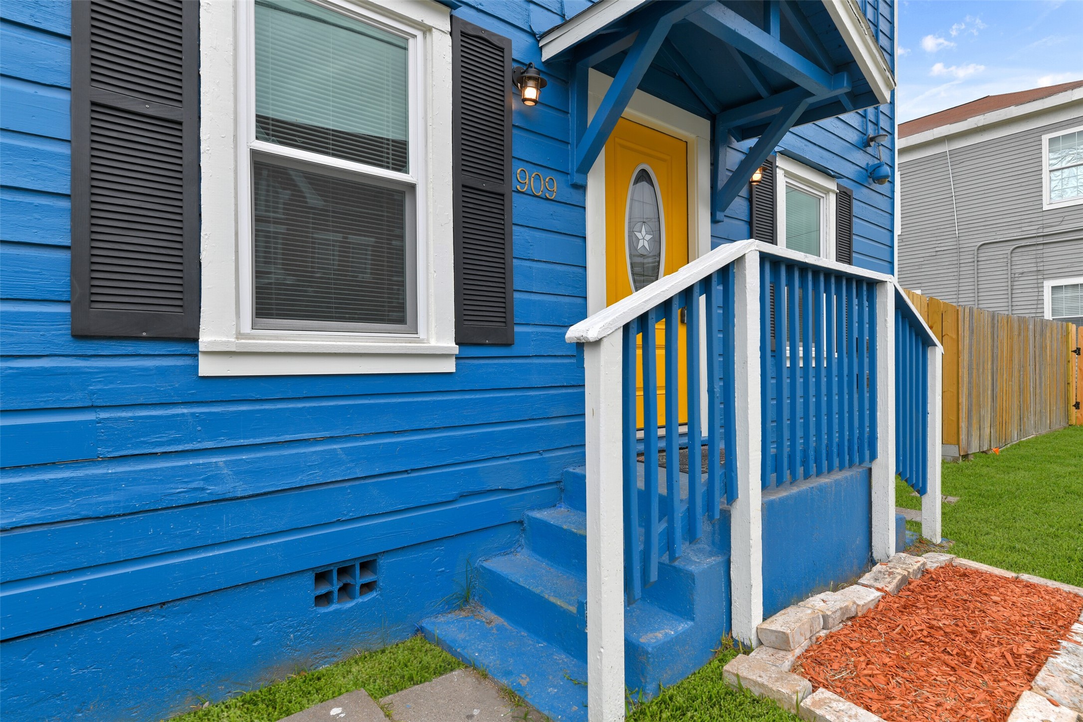 909 28th Street C Property Photo 2
