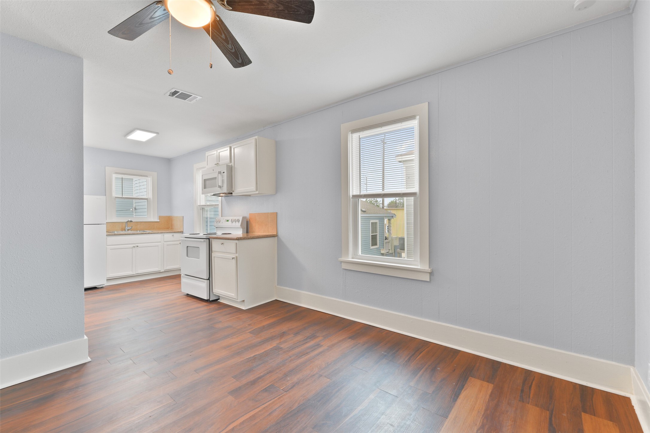 909 28th Street C Property Photo 4