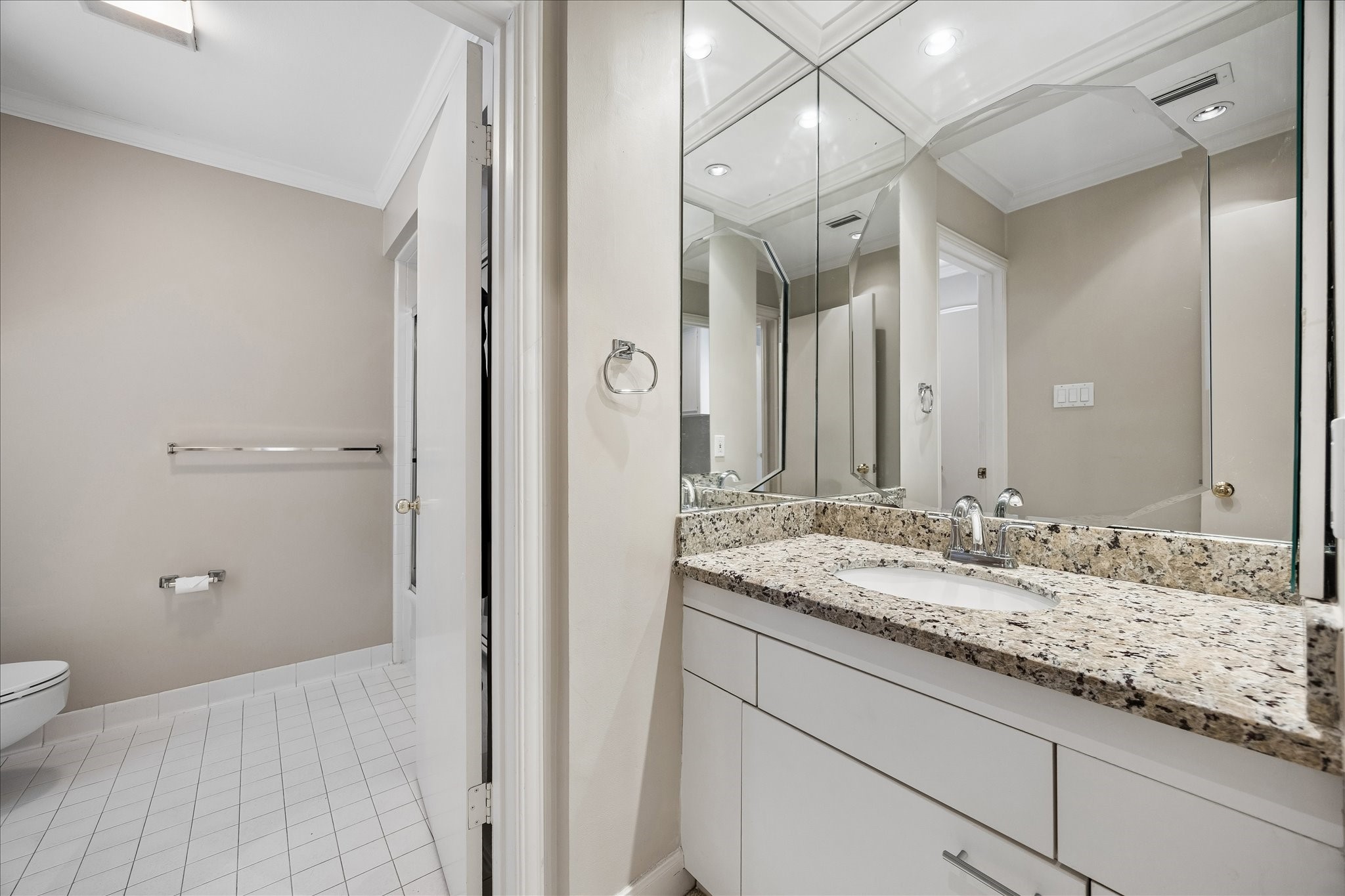 999 S Post Oak Lane Property Photo 25