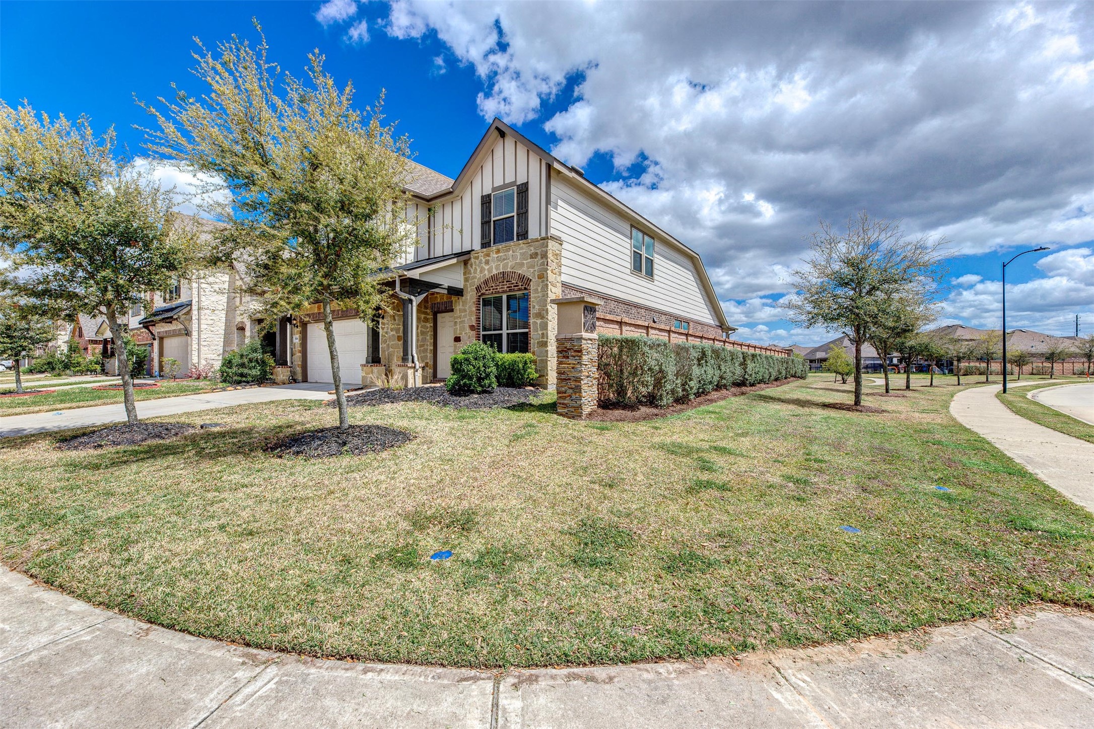 5302 Silver Ledge Drive Property Photo 2