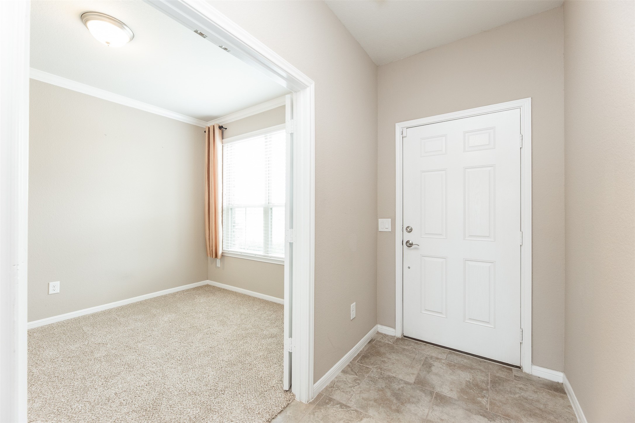 5302 Silver Ledge Drive Property Photo 4
