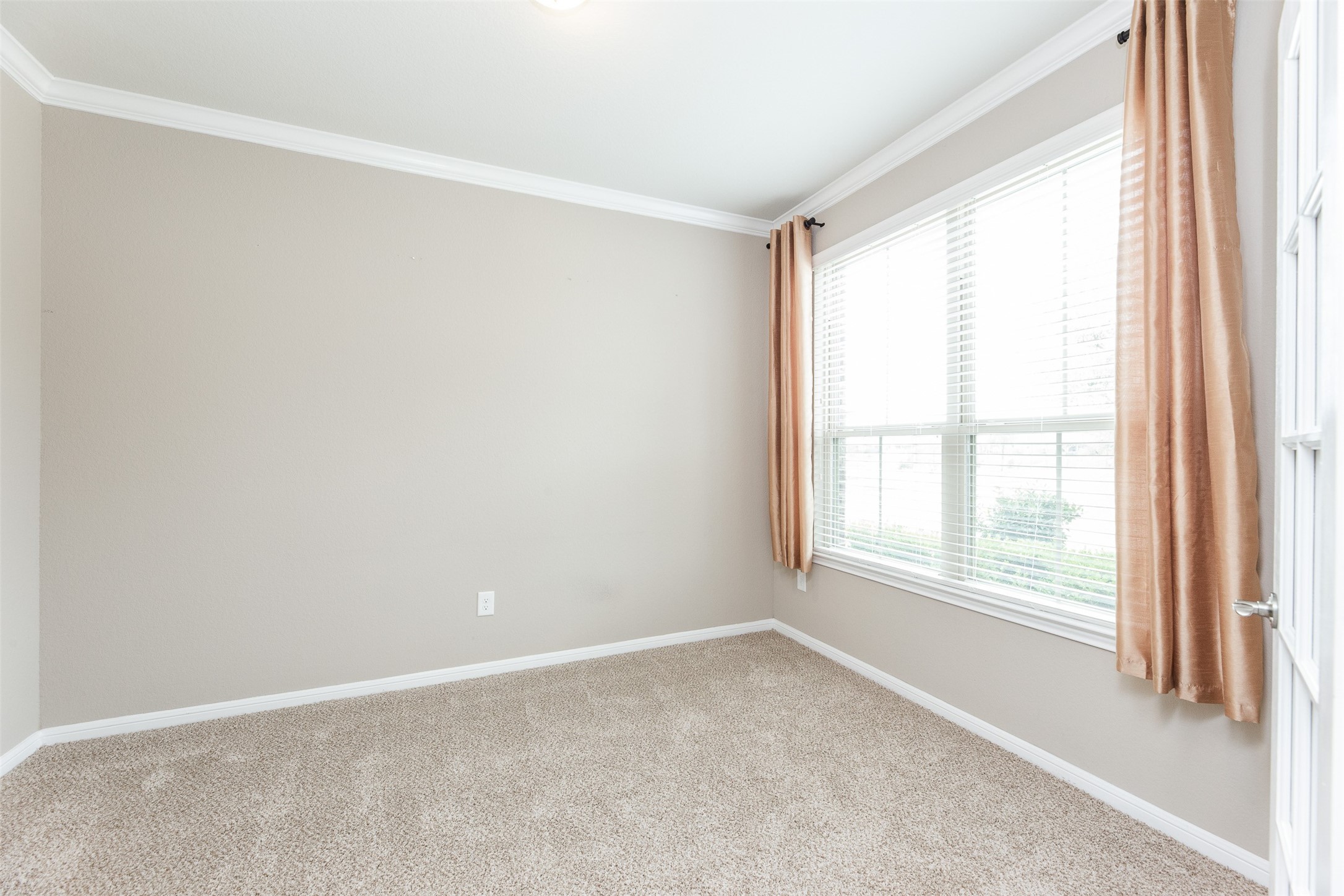 5302 Silver Ledge Drive Property Photo 5