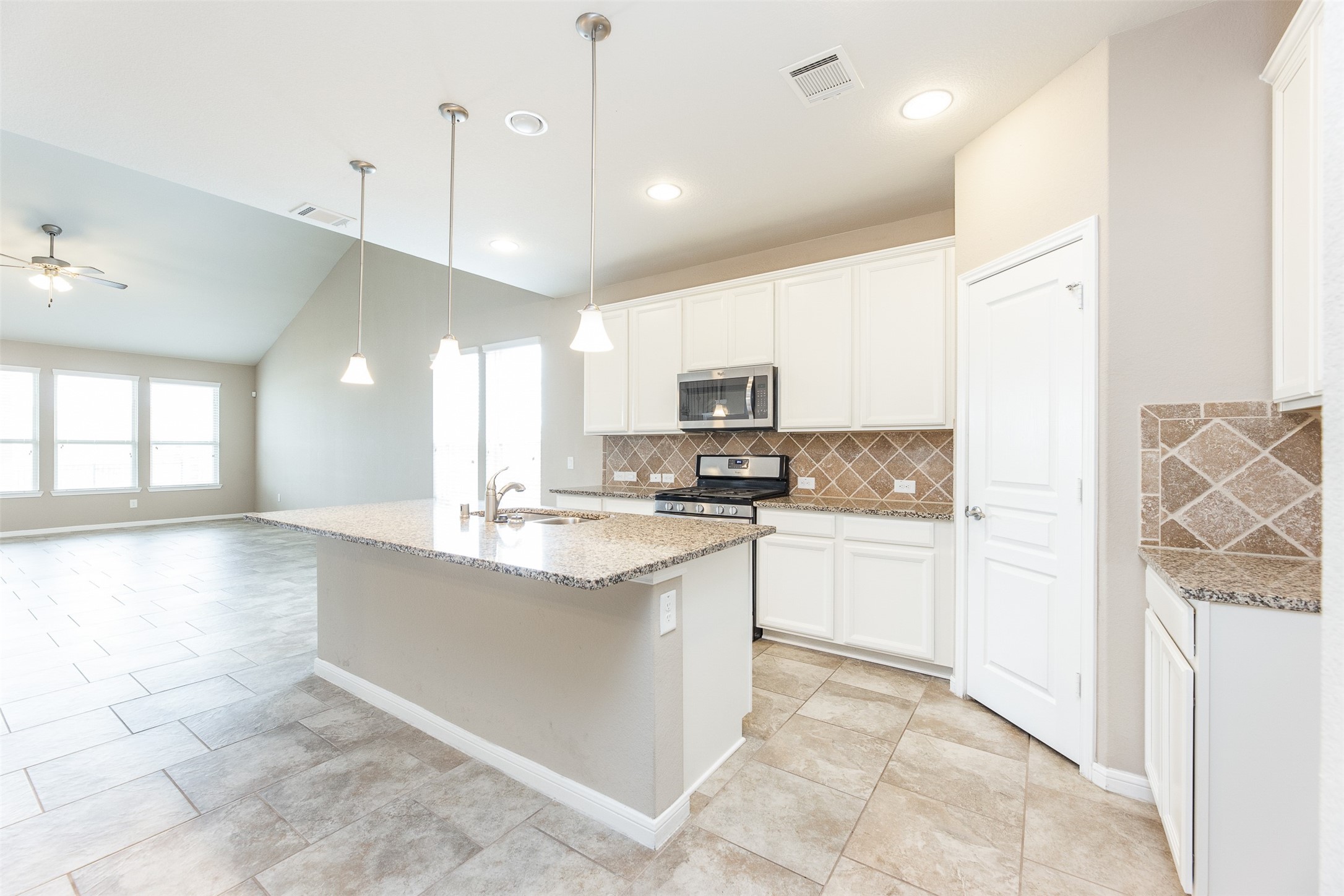 5302 Silver Ledge Drive Property Photo 6
