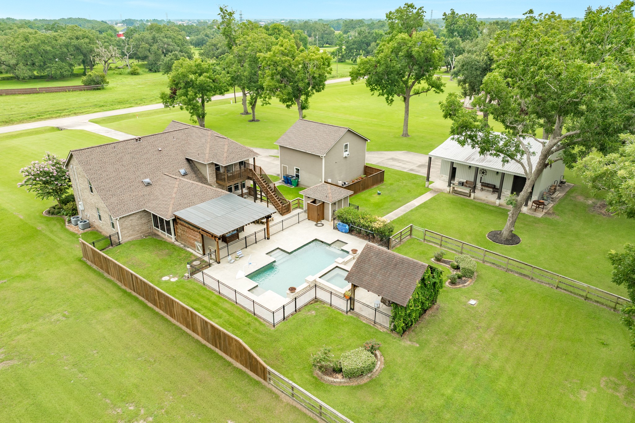 514 Winchester Trail Property Photo 8
