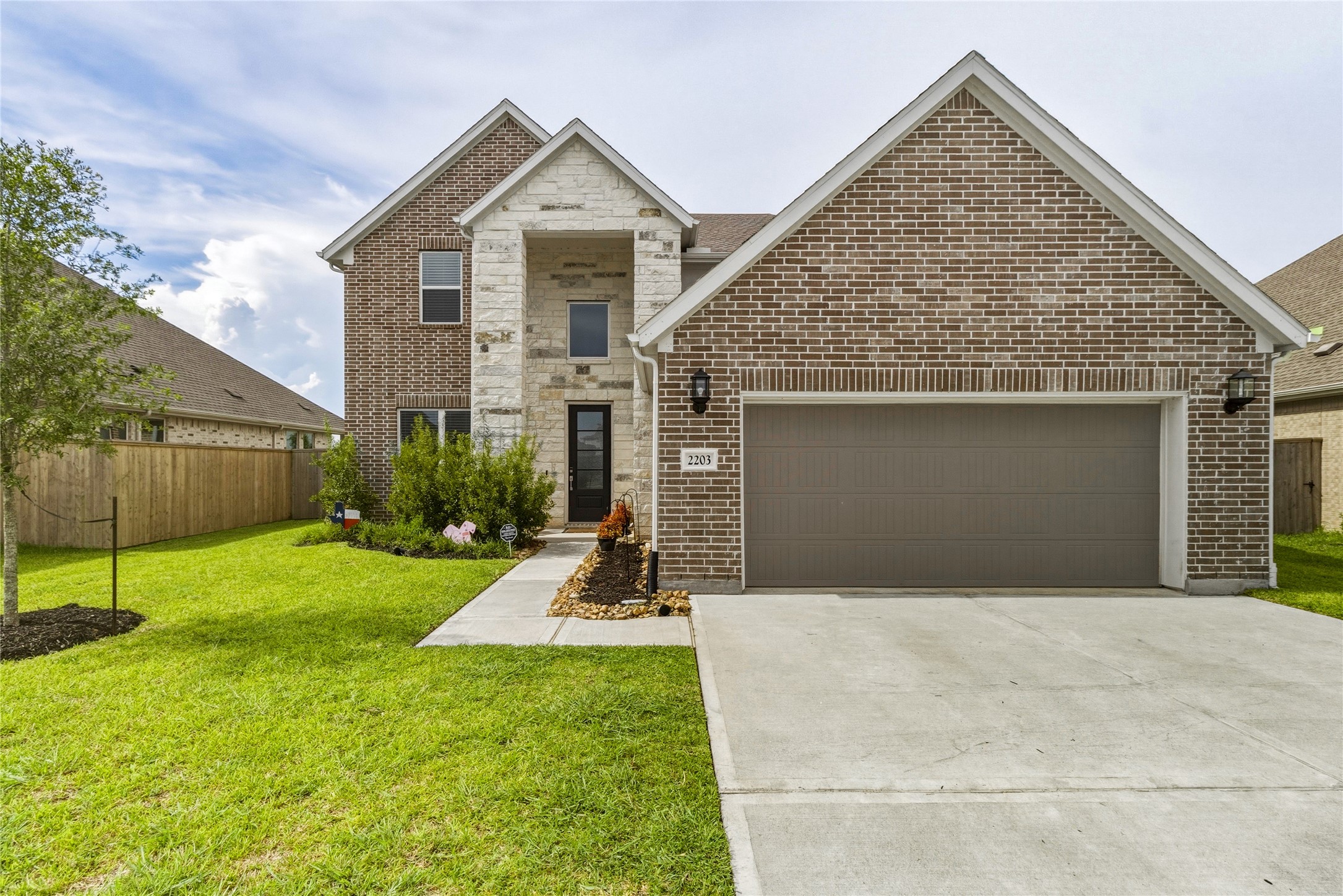 2203 Toyhill Falls Lane Property Photo 1