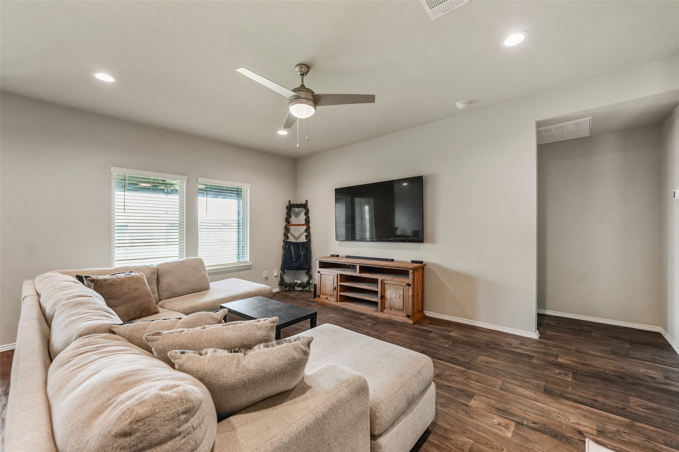 21106 Waze Lewis Drive Property Photo 9