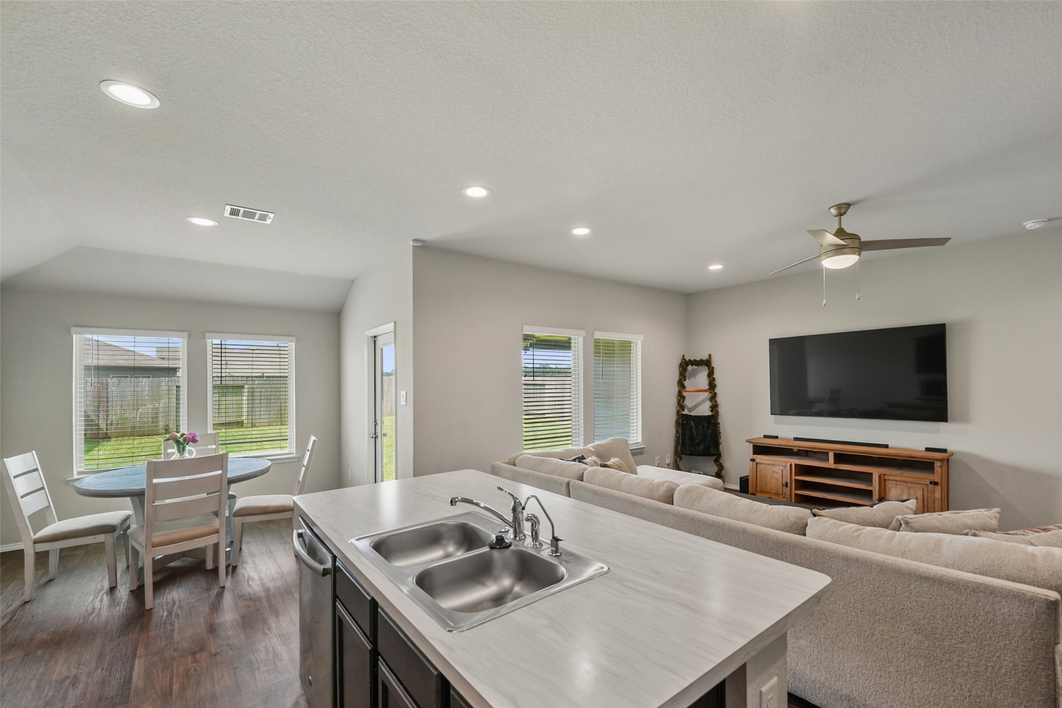 21106 Waze Lewis Drive Property Photo 11