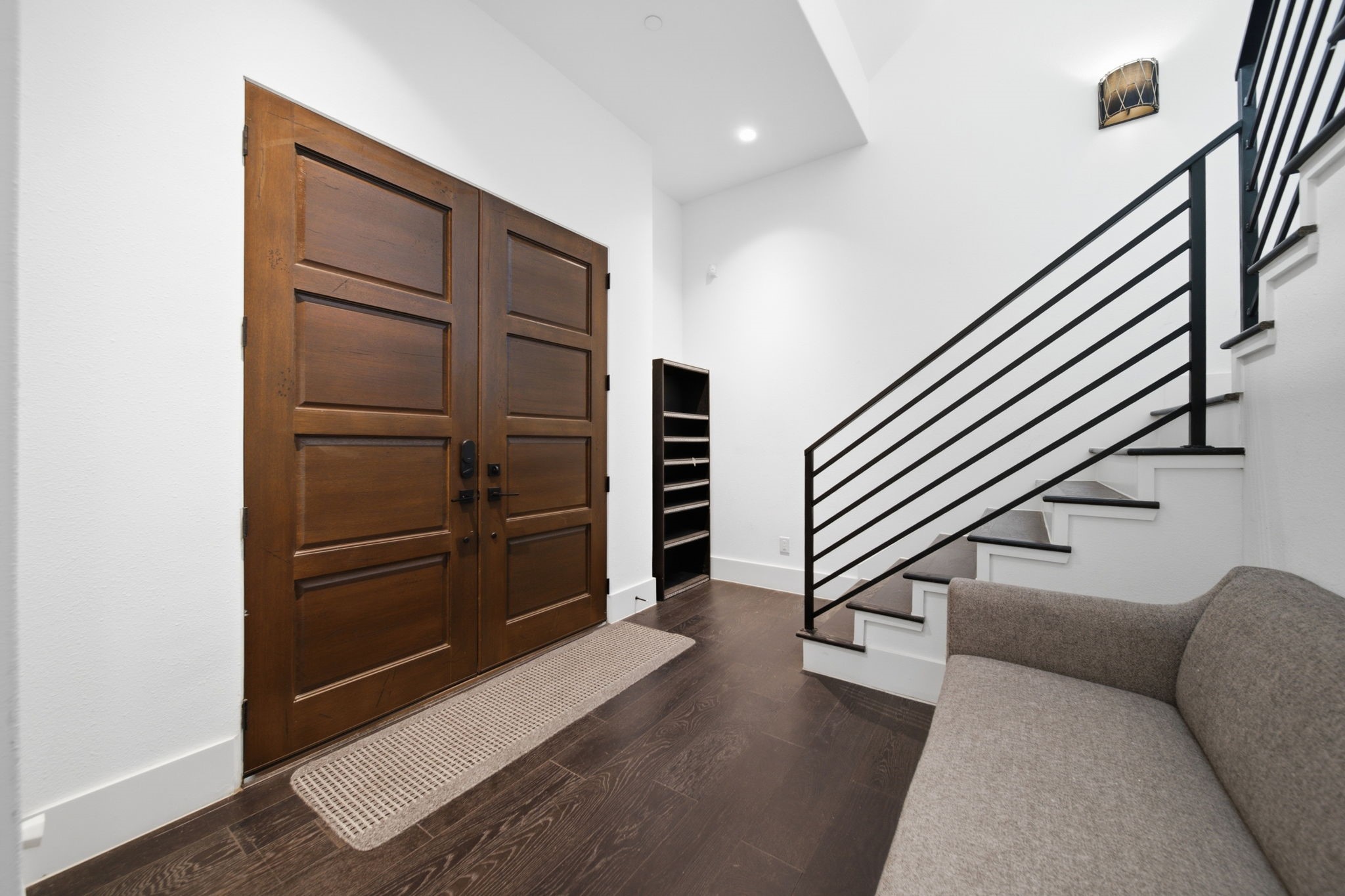 327 E 2nd Street Property Photo 5