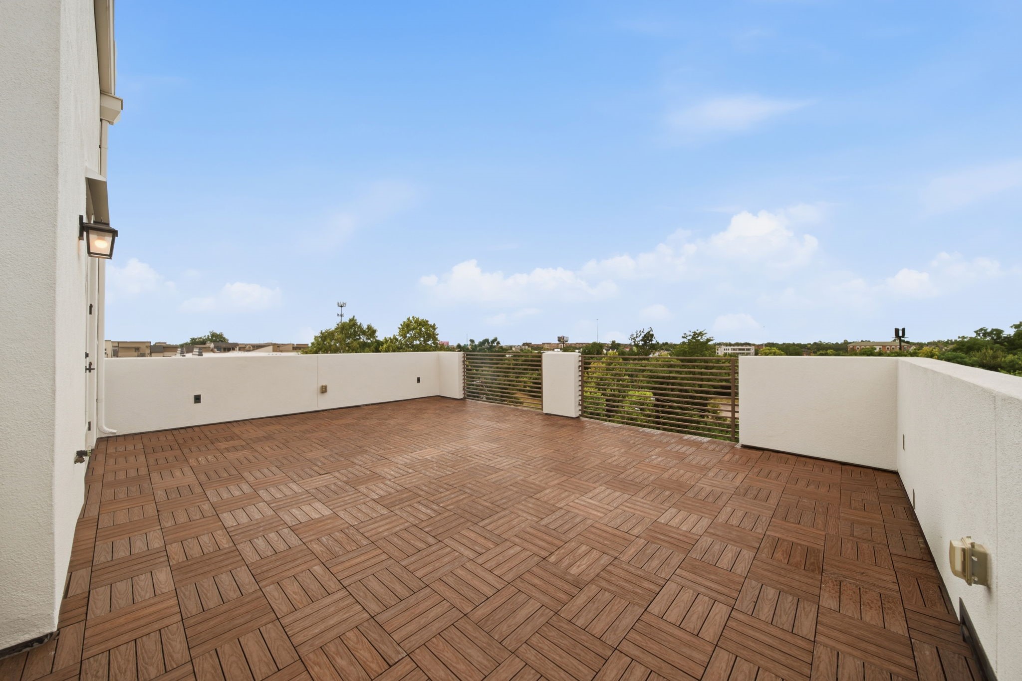 327 E 2nd Street Property Photo 40