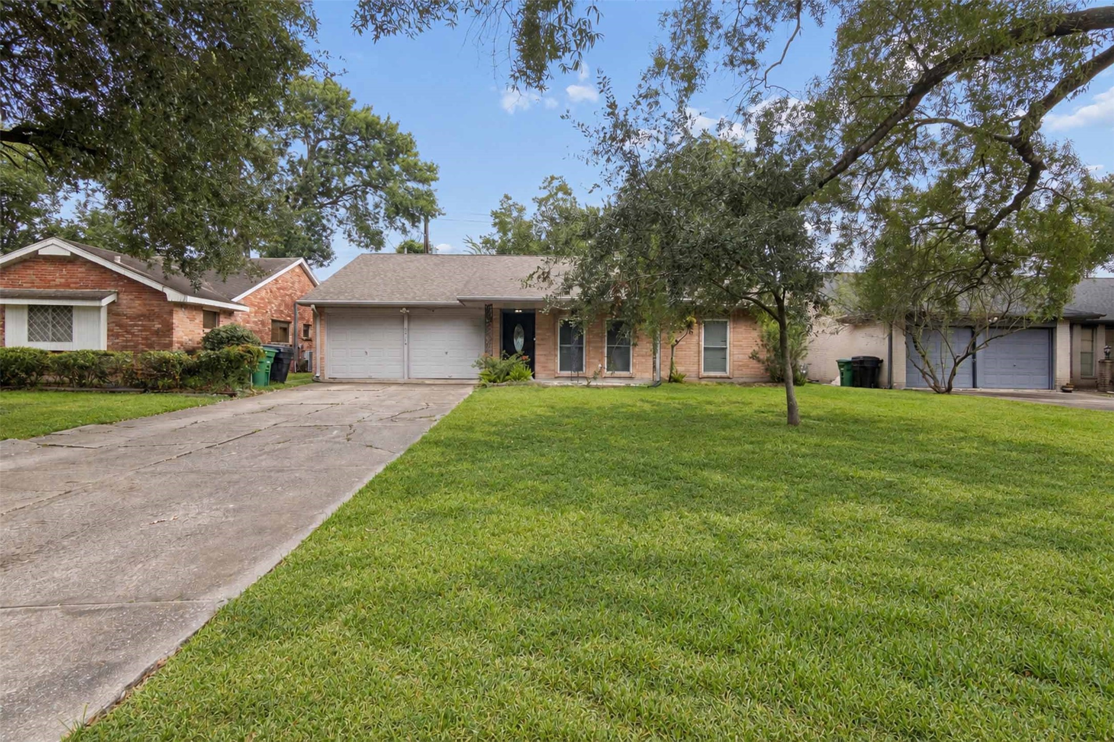 5914 Willowbend Boulevard Property Photo 1