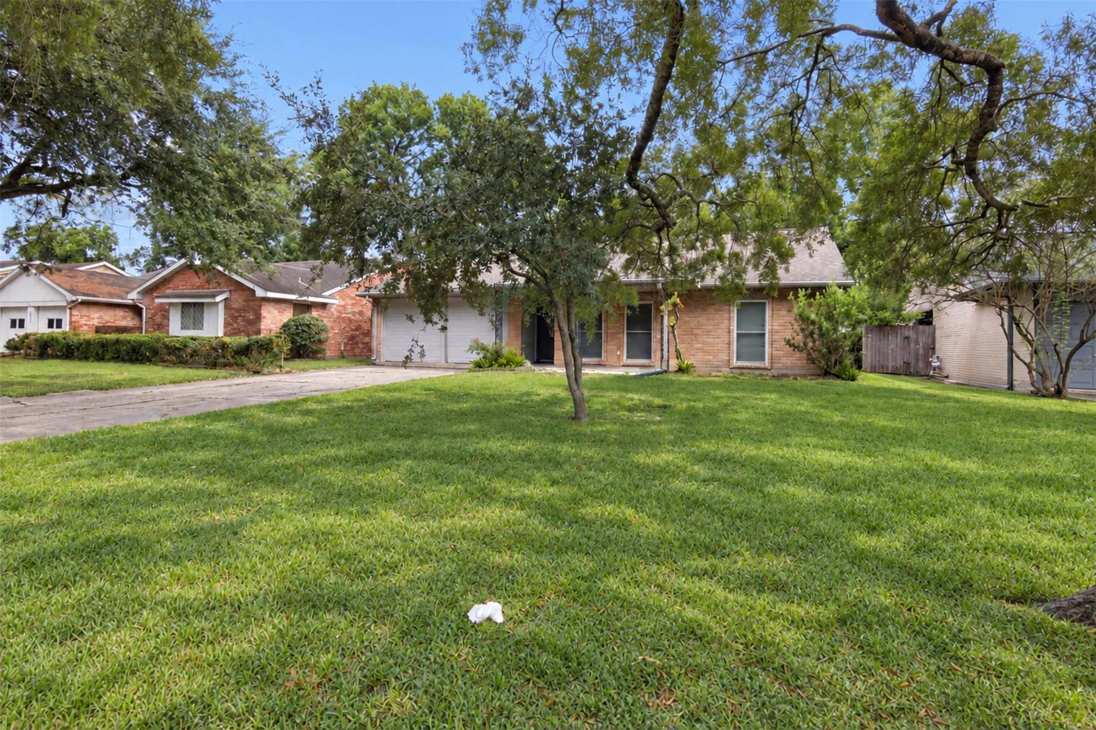 5914 Willowbend Boulevard Property Photo 2