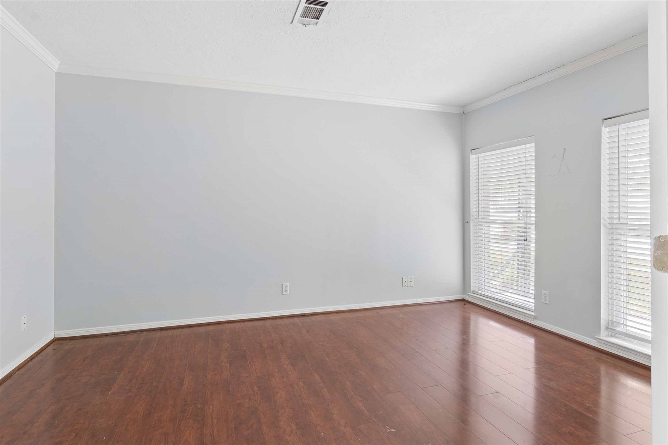 5914 Willowbend Boulevard Property Photo 5