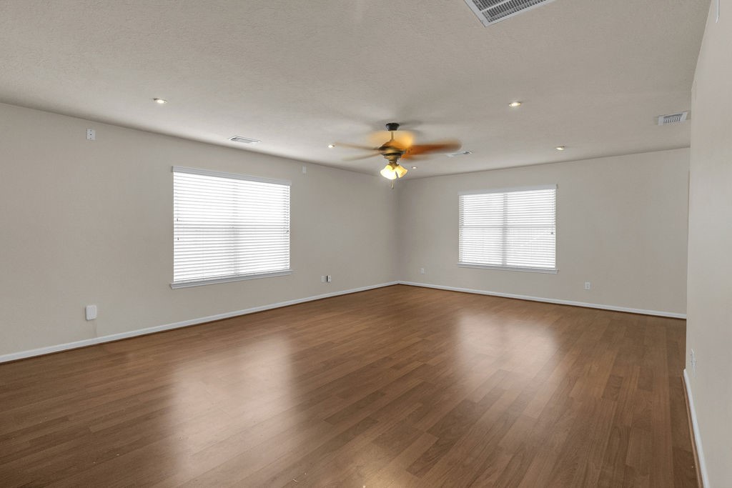 20039 Oland Way Property Photo 4