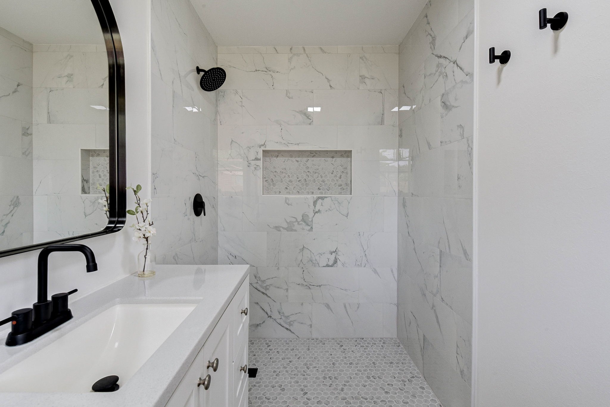 1703 N Roberson Street Property Photo 4
