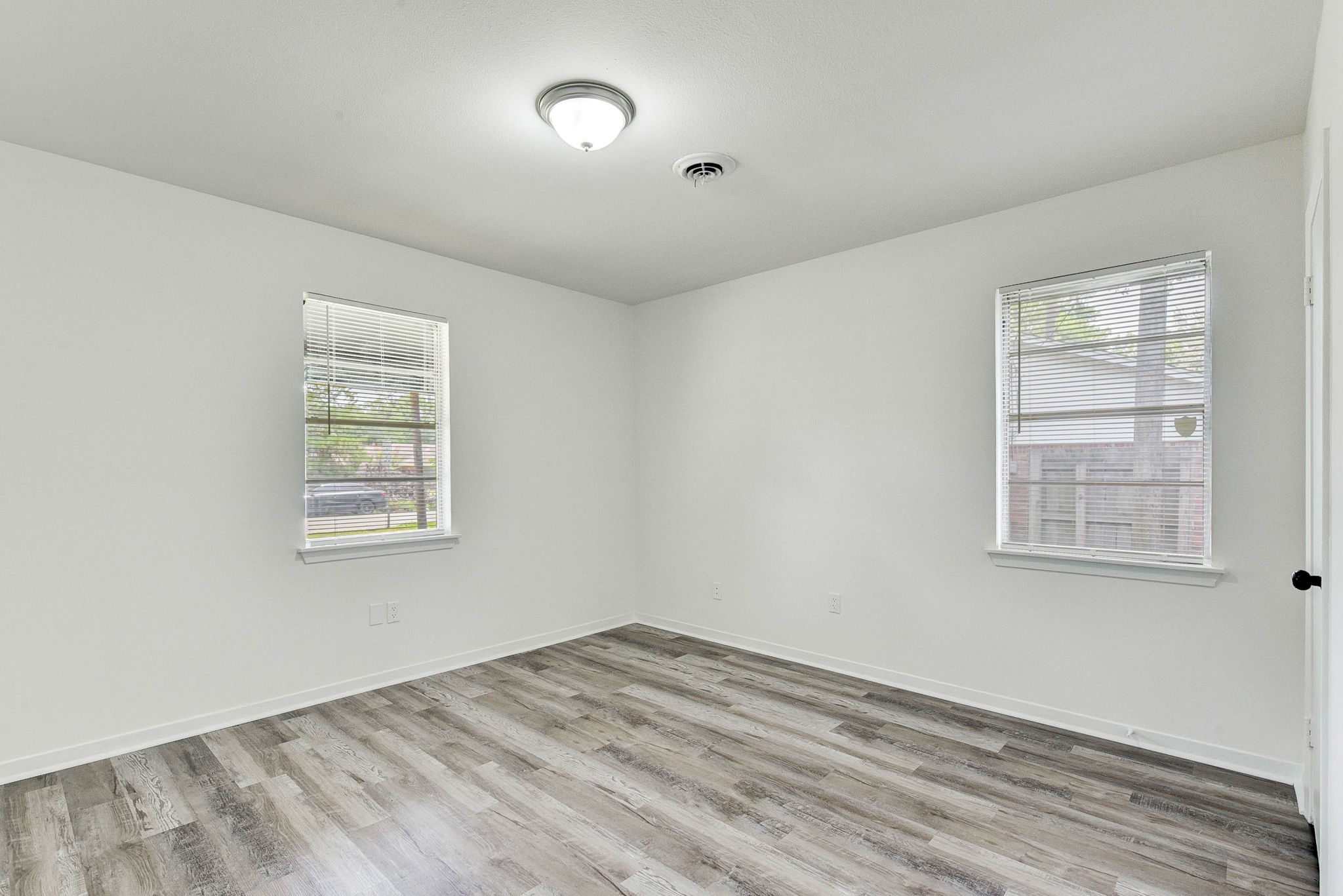 1703 N Roberson Street Property Photo 28