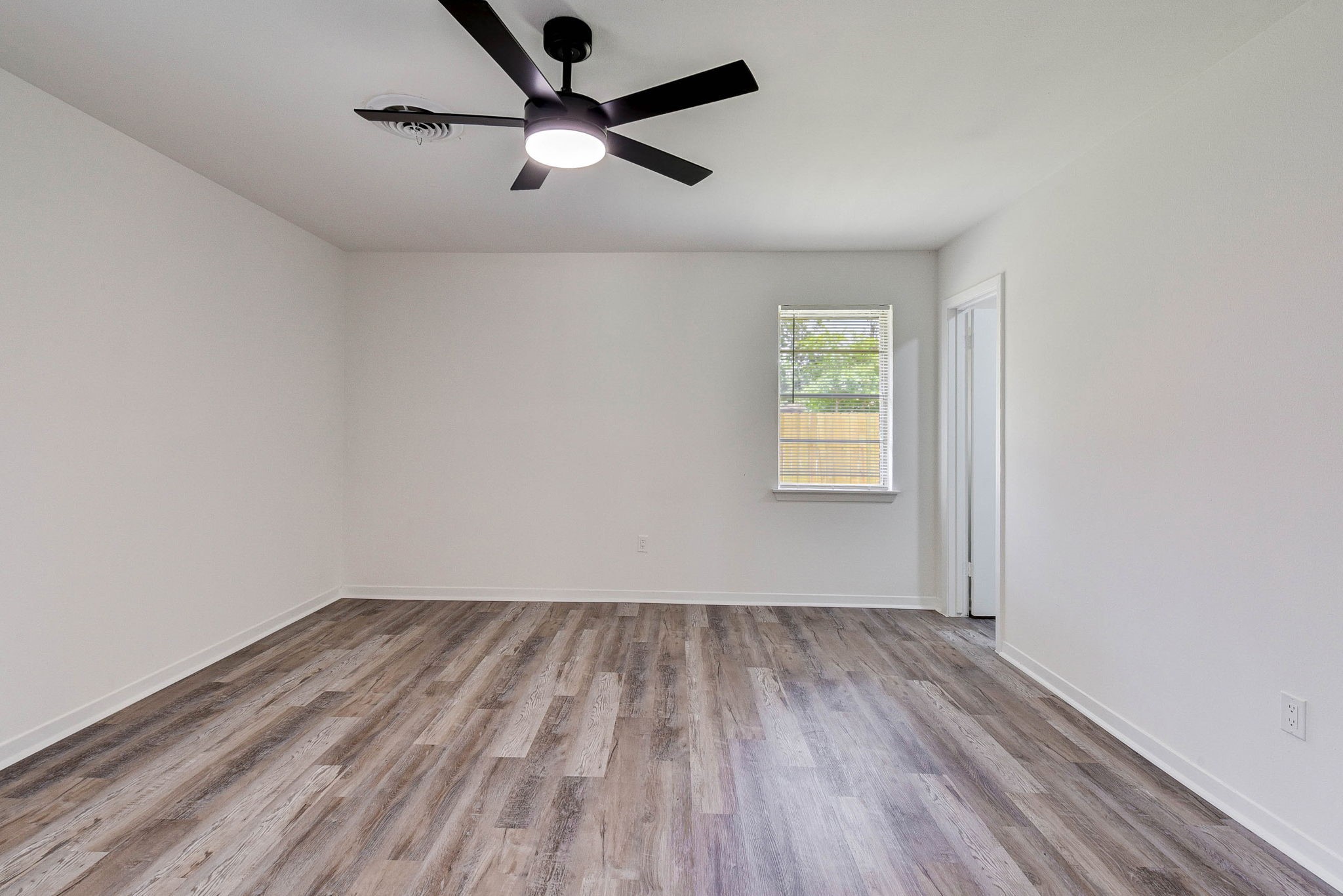 1703 N Roberson Street Property Photo 31
