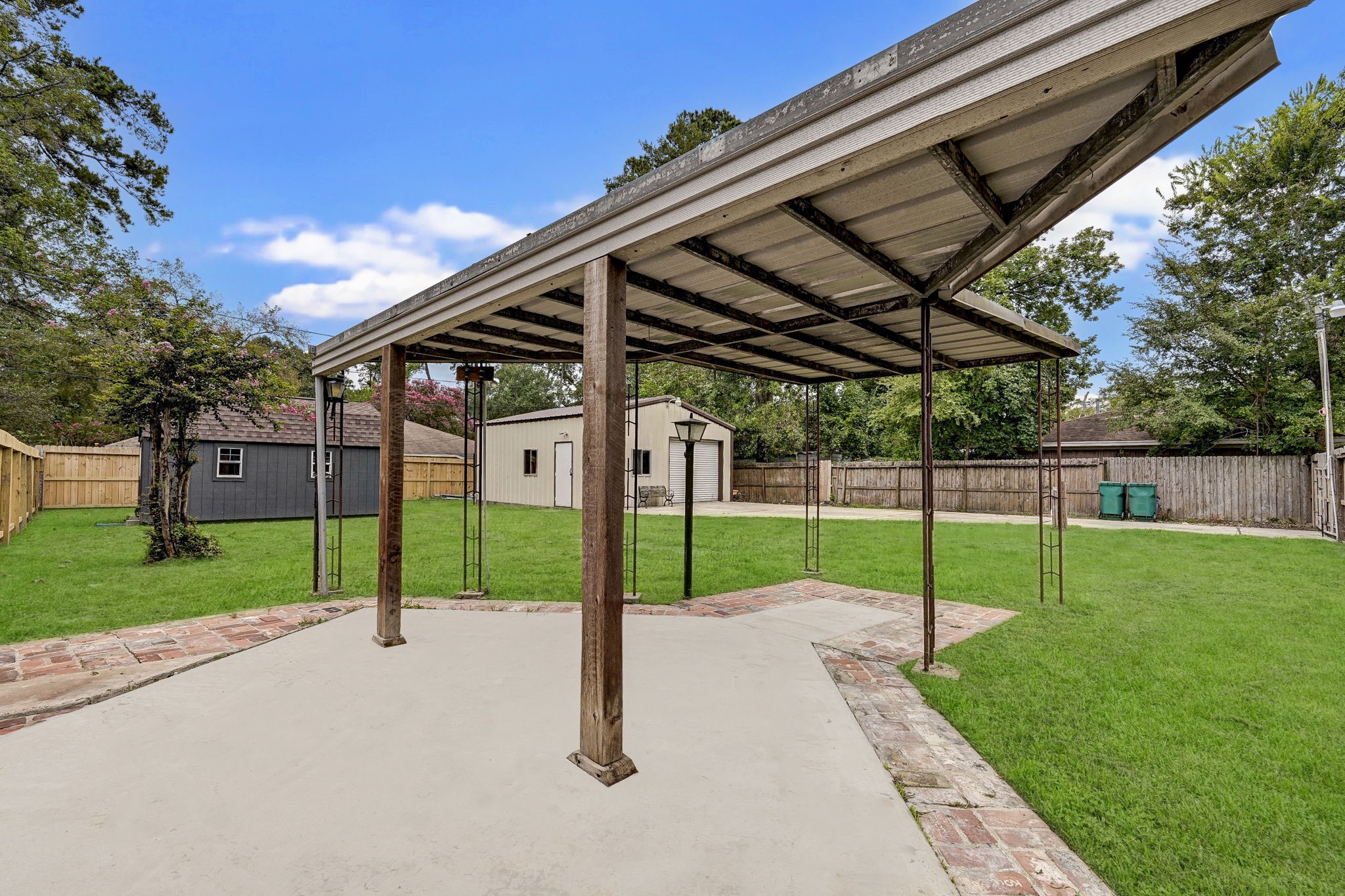 1703 N Roberson Street Property Photo 44