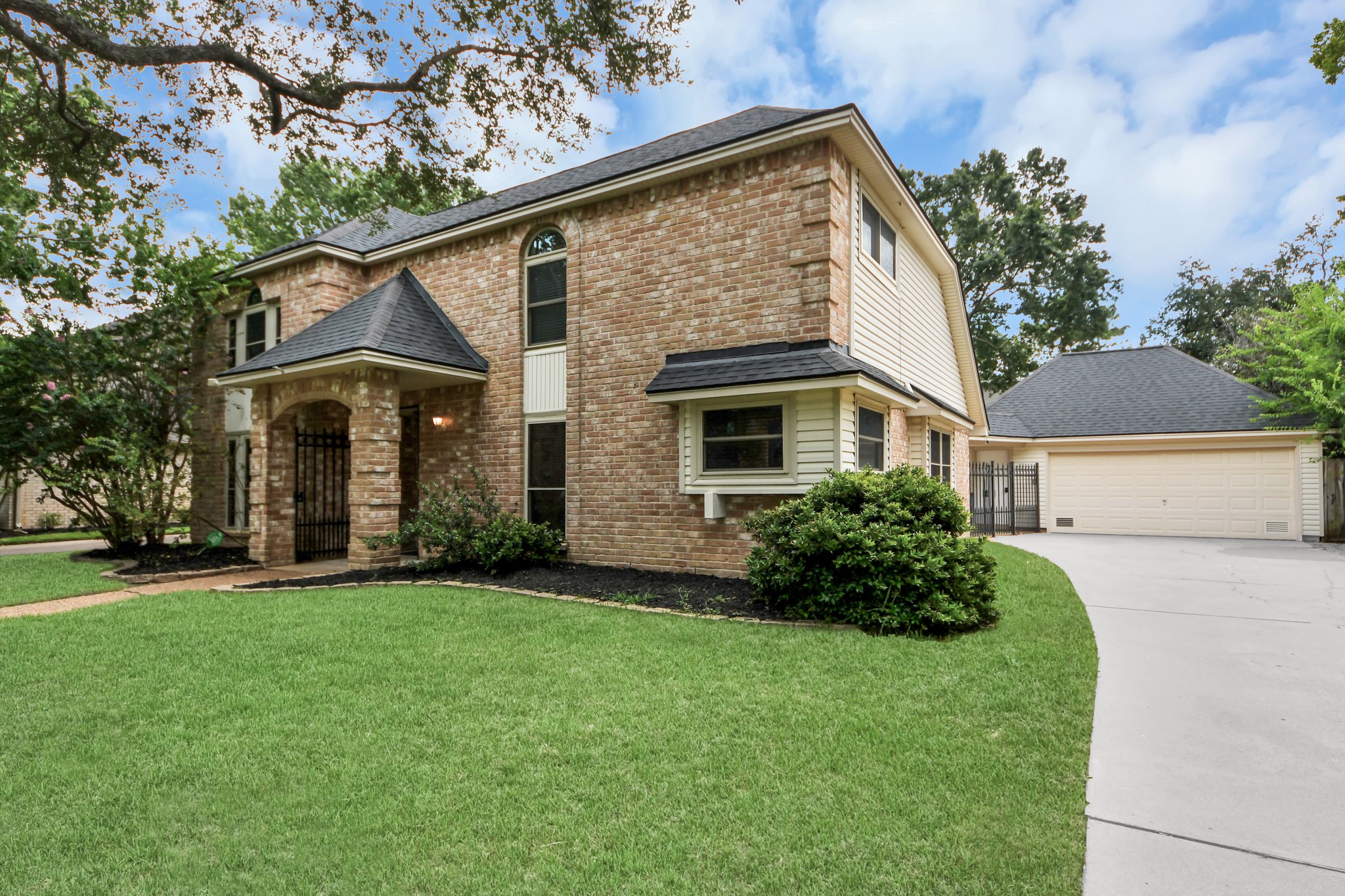 18311 Forest Town Drive Property Photo 4
