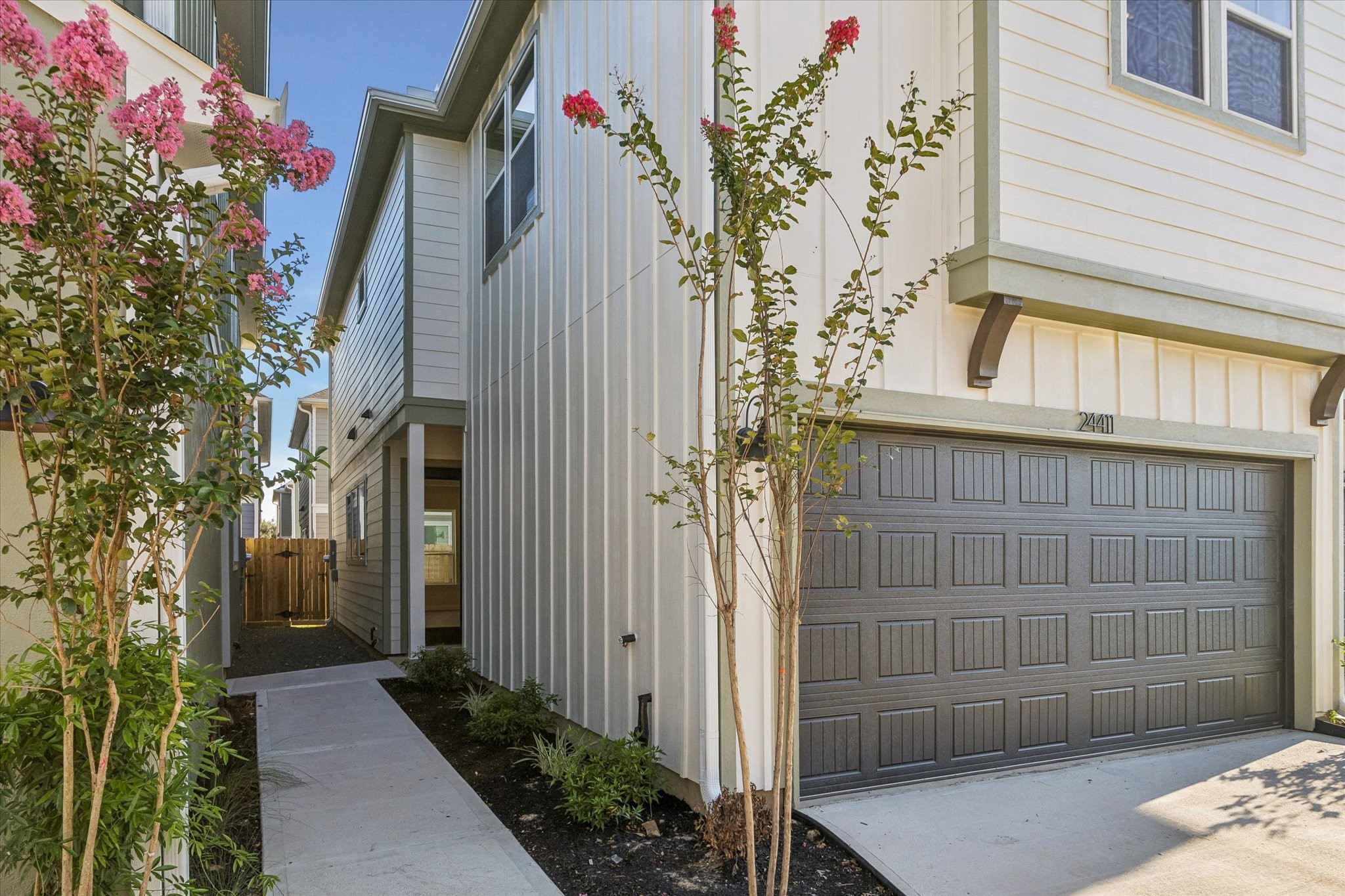 24411 Colonial Mound Drive Property Photo 2
