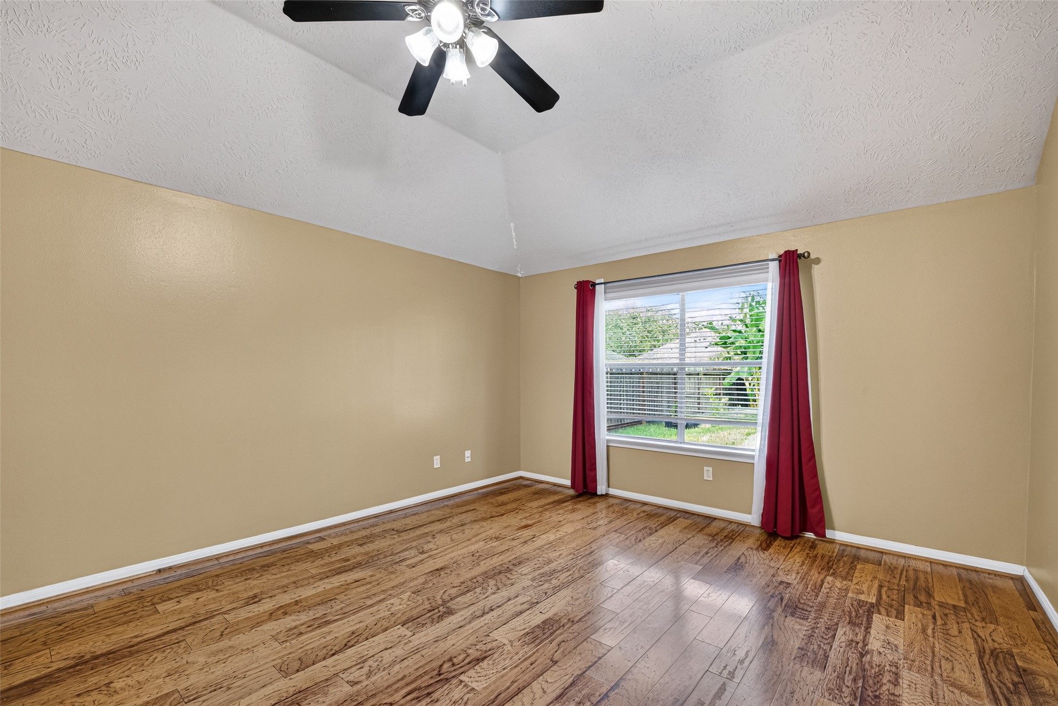 827 N Wellsford Drive Property Photo 12