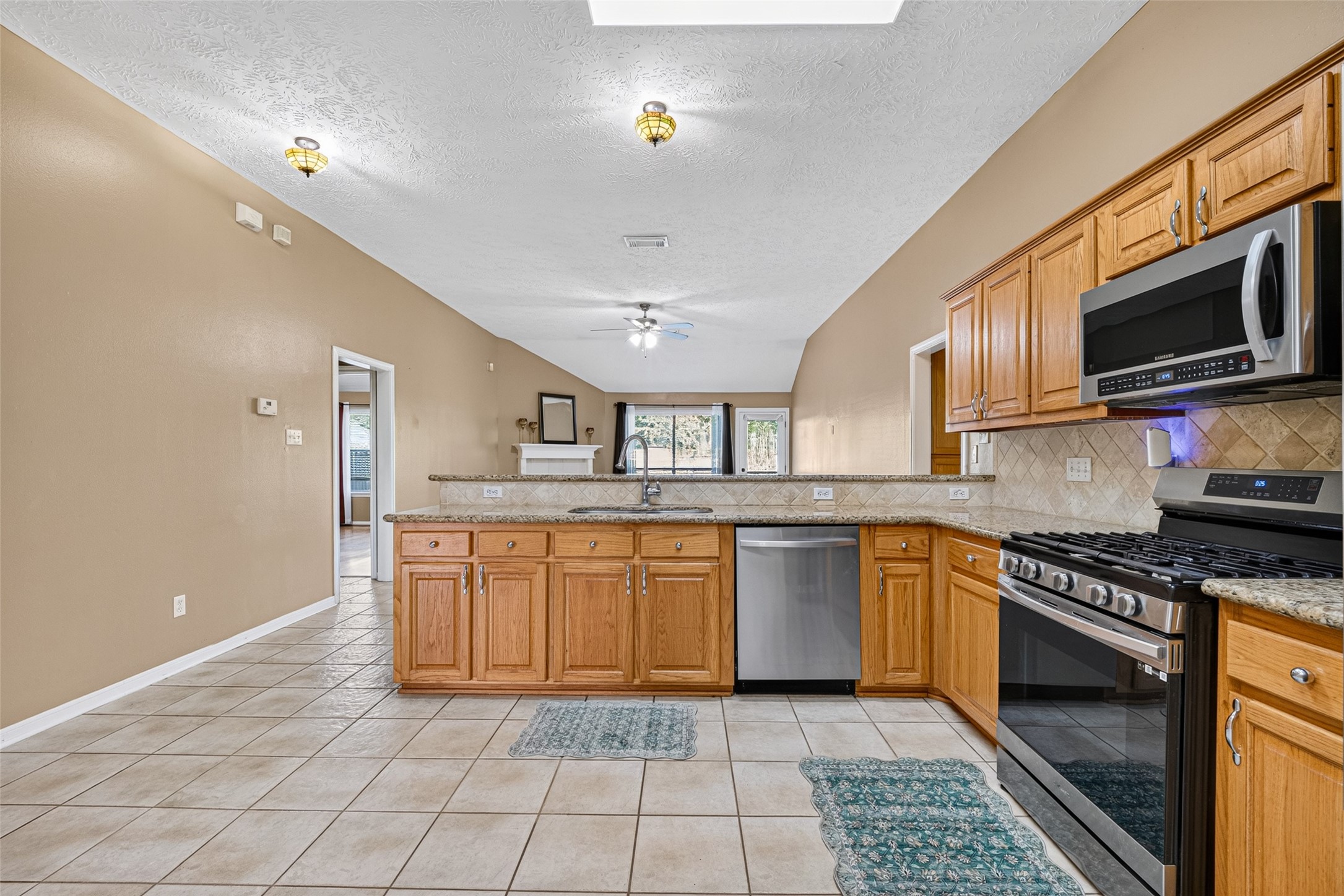 827 N Wellsford Drive Property Photo 18