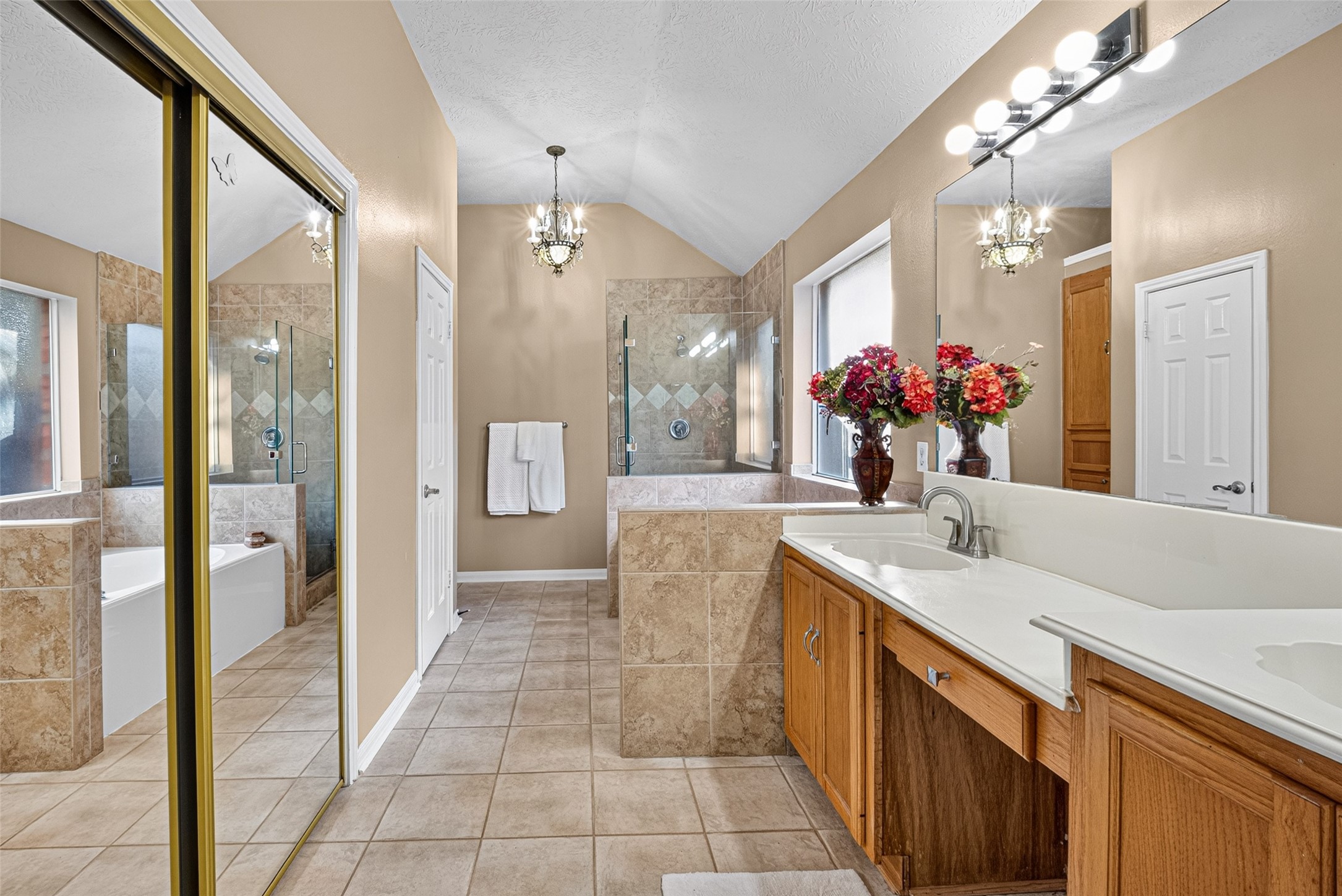 827 N Wellsford Drive Property Photo 20