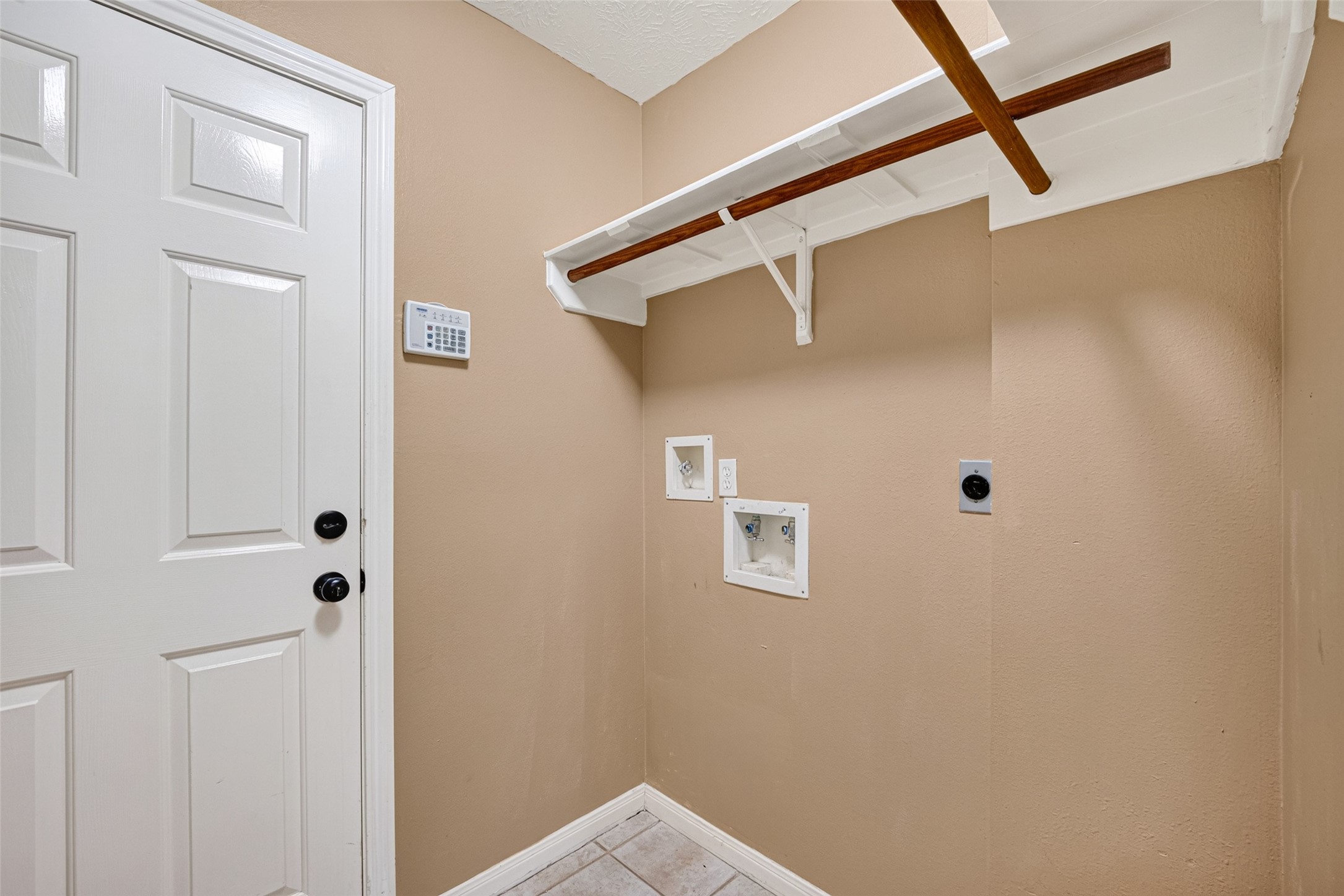 827 N Wellsford Drive Property Photo 22