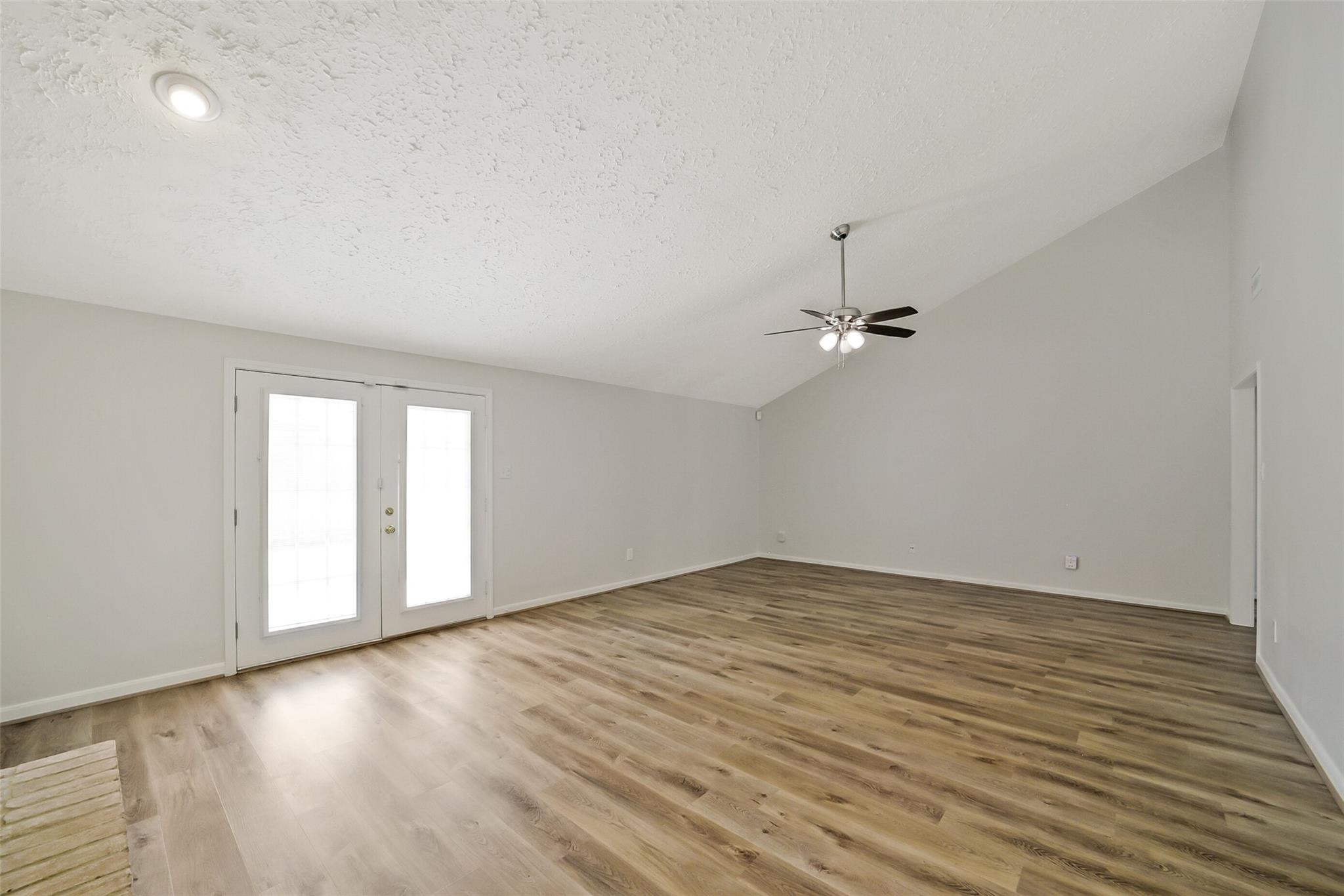 12423 Olympia Drive Property Photo 6