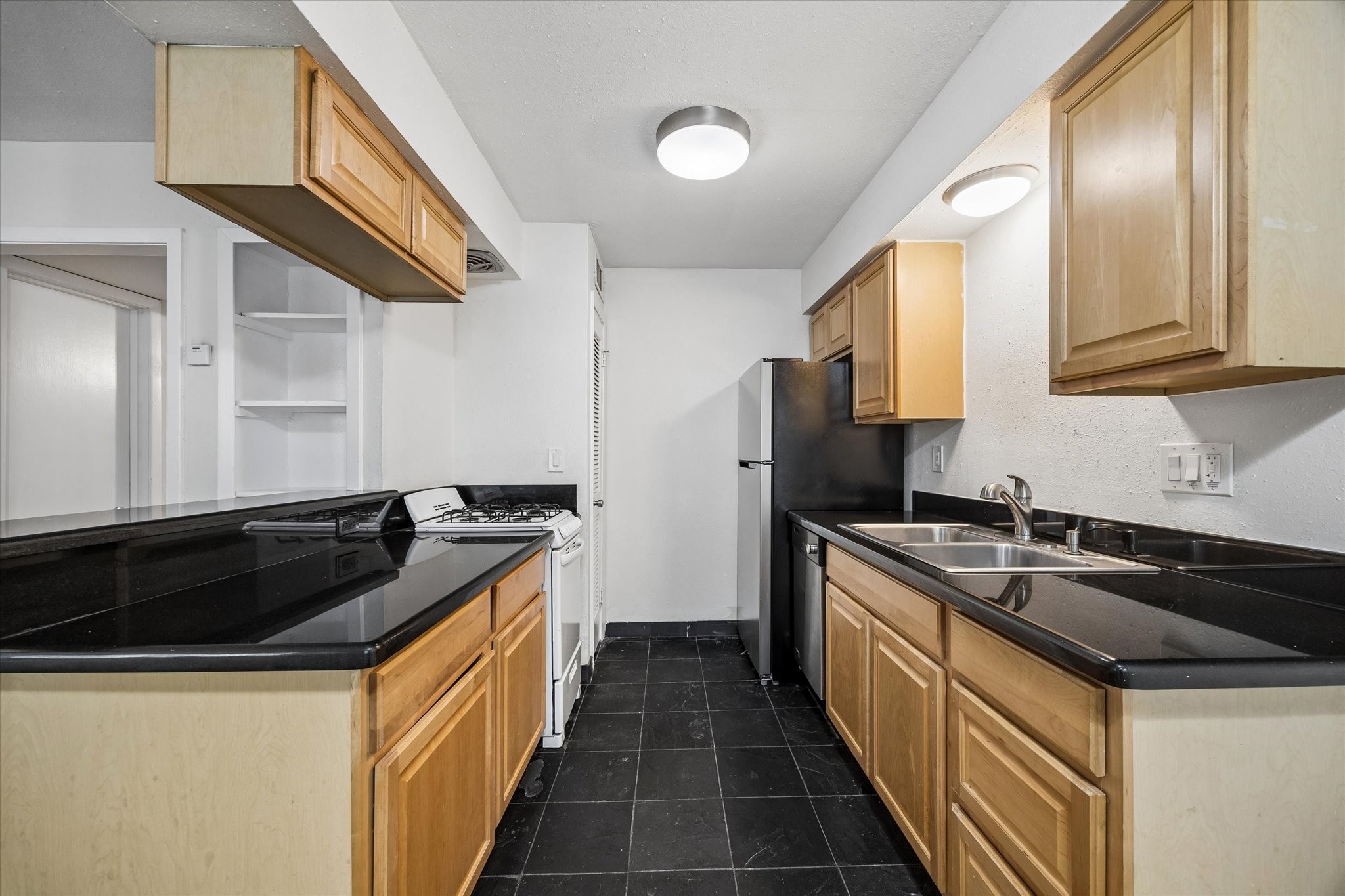 2206 Mason Street 7 Property Photo 6