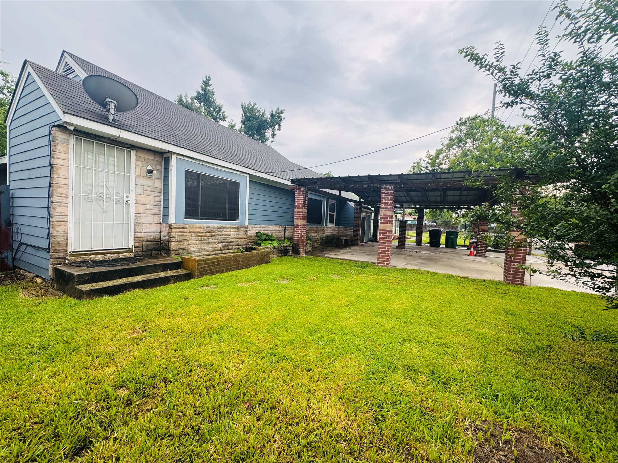 2308 Bennington Street Property Photo 4
