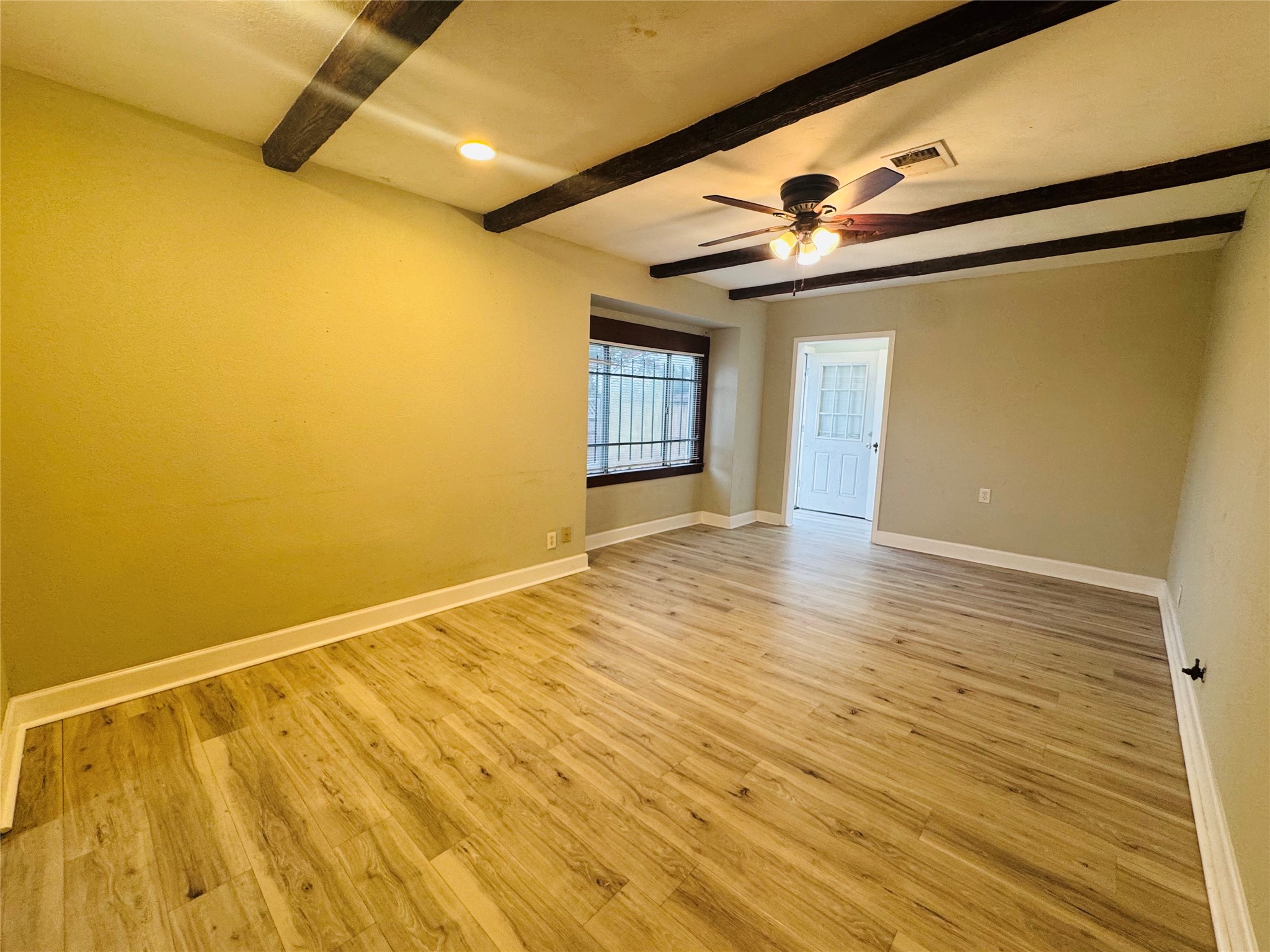 2308 Bennington Street Property Photo 6