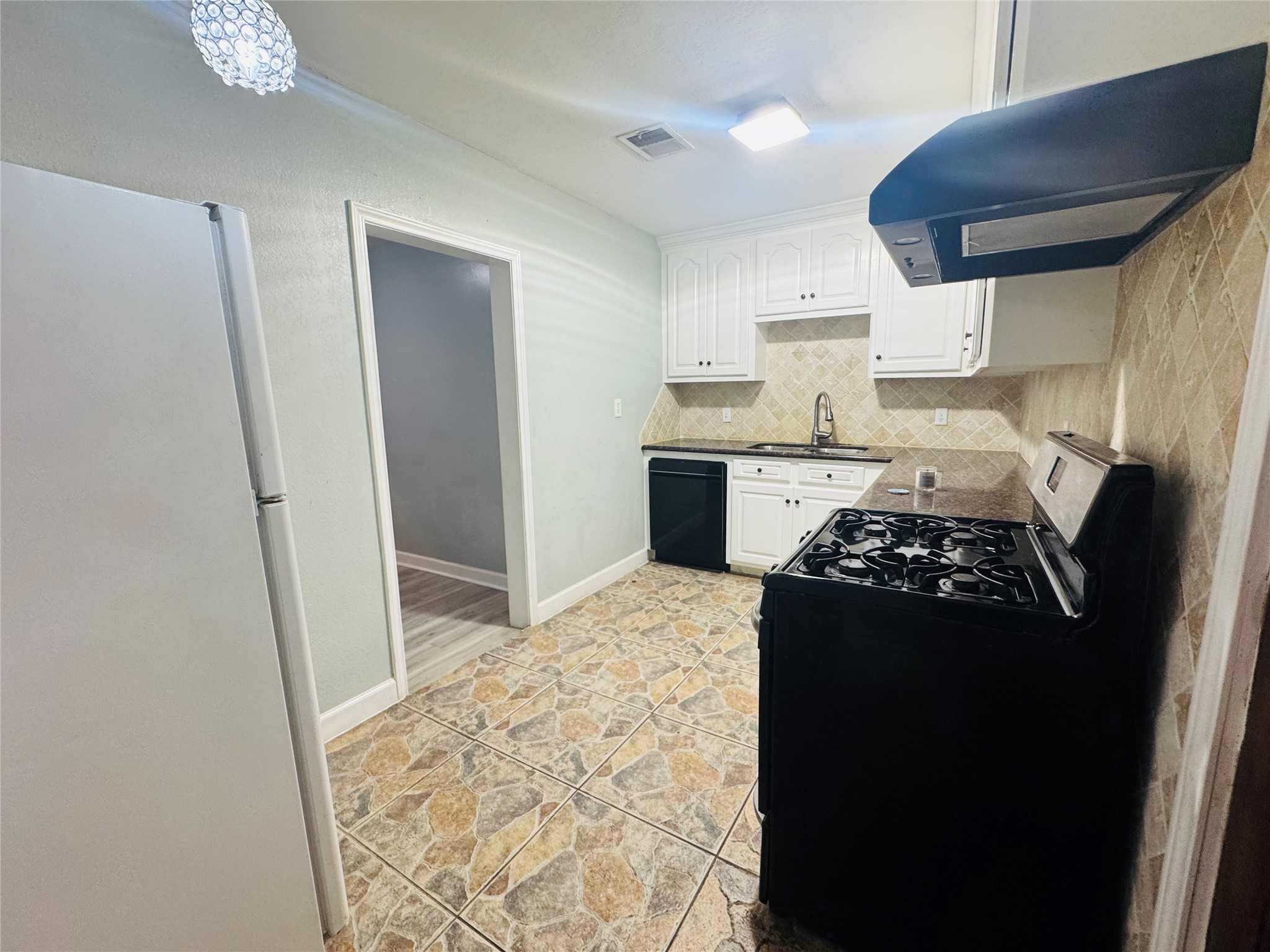 2308 Bennington Street Property Photo 9